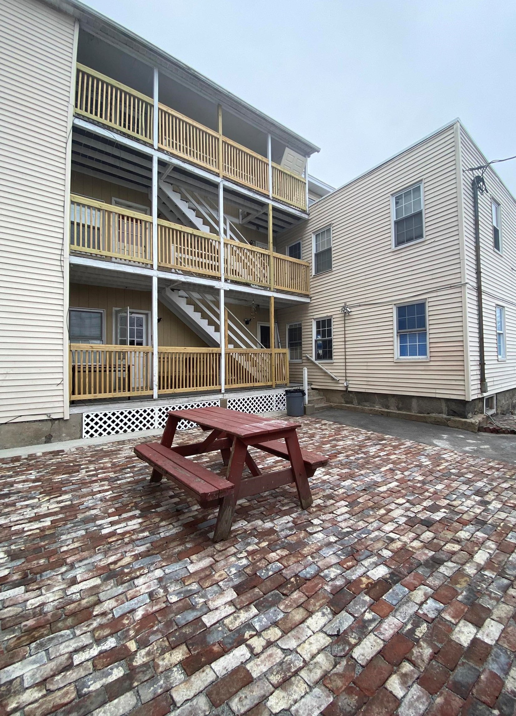 51 Laurel St, Manchester NH  03103-5234 exterior