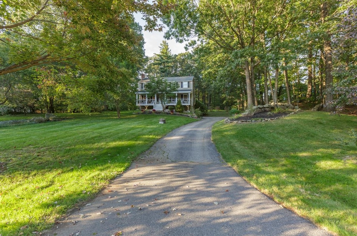 15 Spruce St, Londonderry, NH 03053