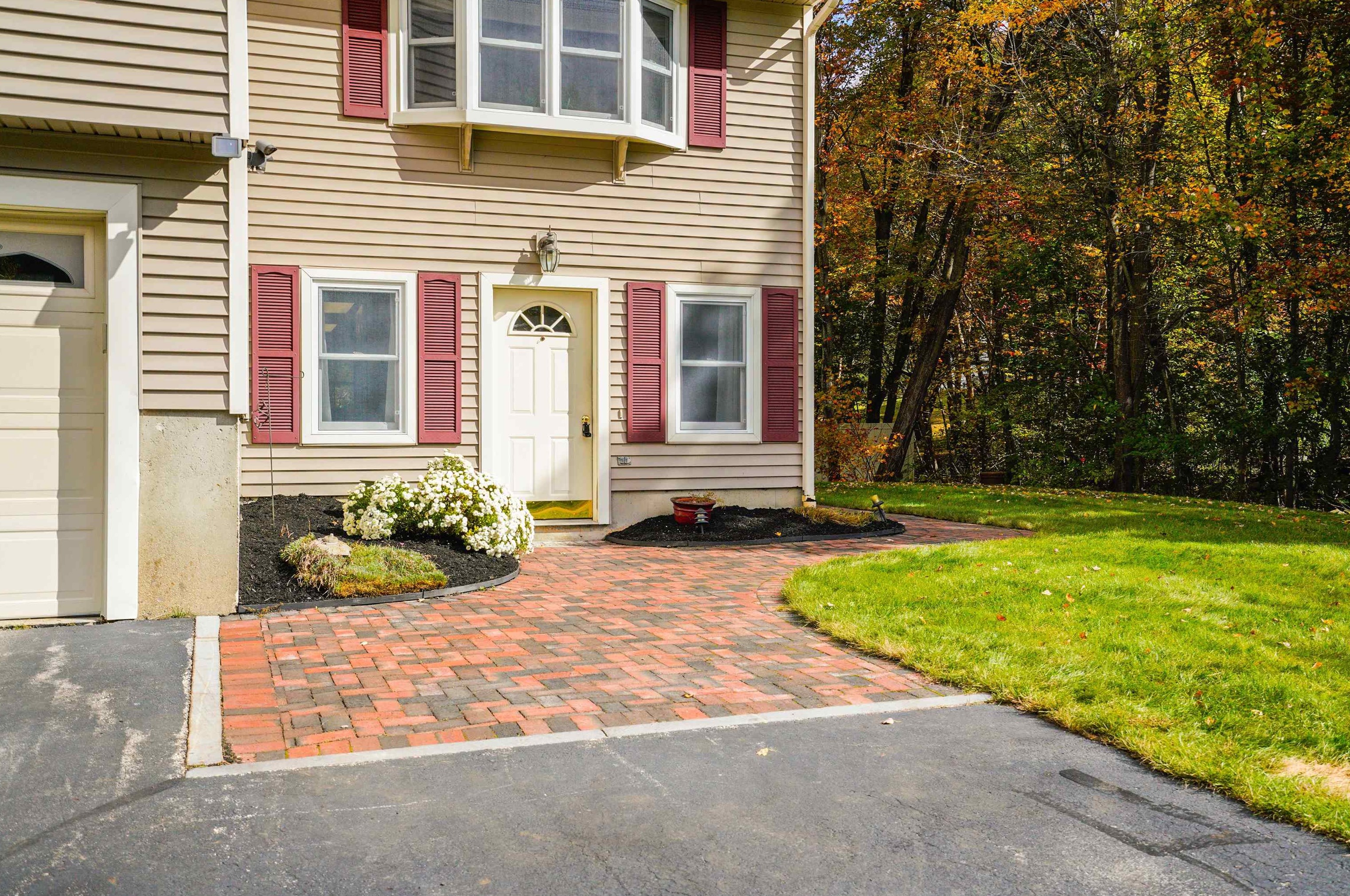 11 Gail Rd, Merrimack, NH 03054