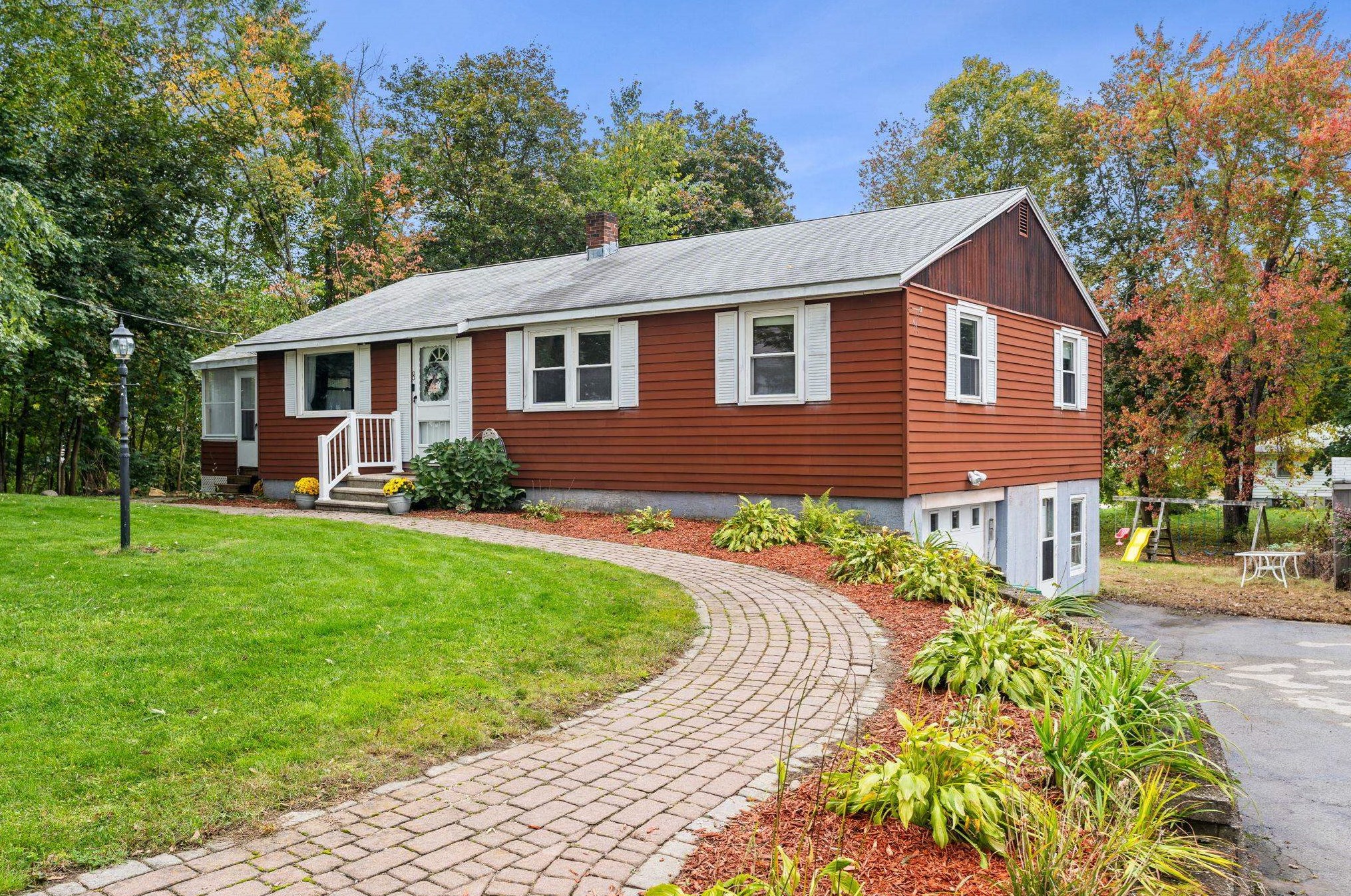 8 Virginia Dr, Nashua, NH 03060
