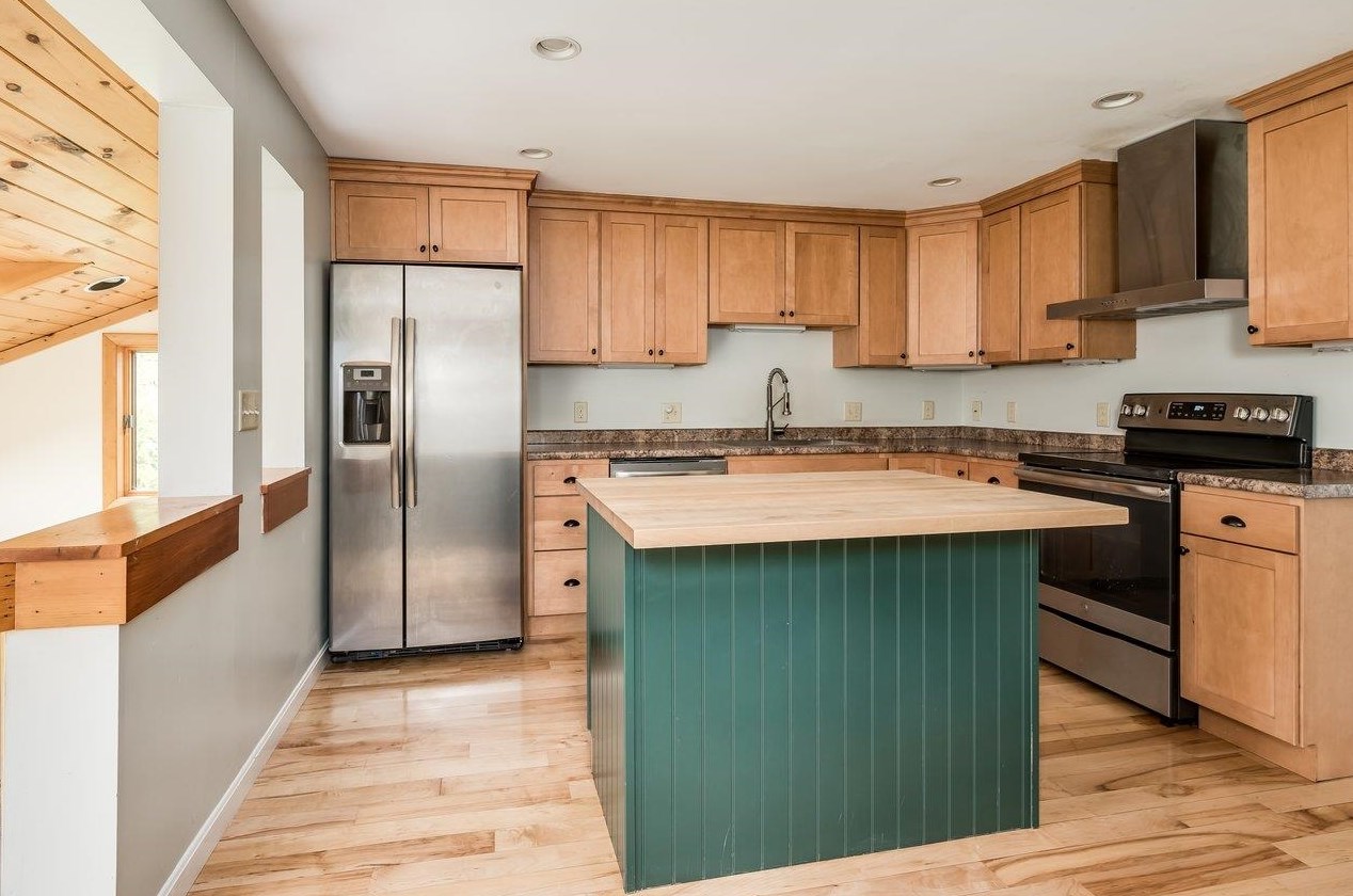 13 Littlehale Rd, Lee, NH 03824