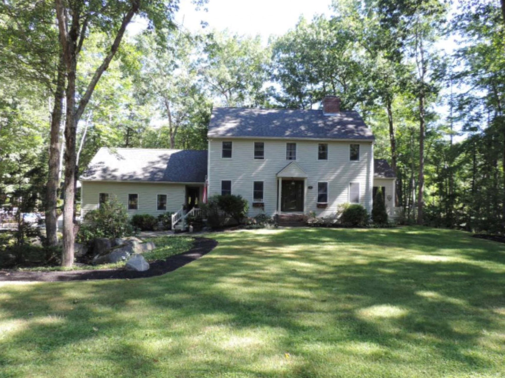 9 Millstream Dr, Kensington, NH 03833-4537