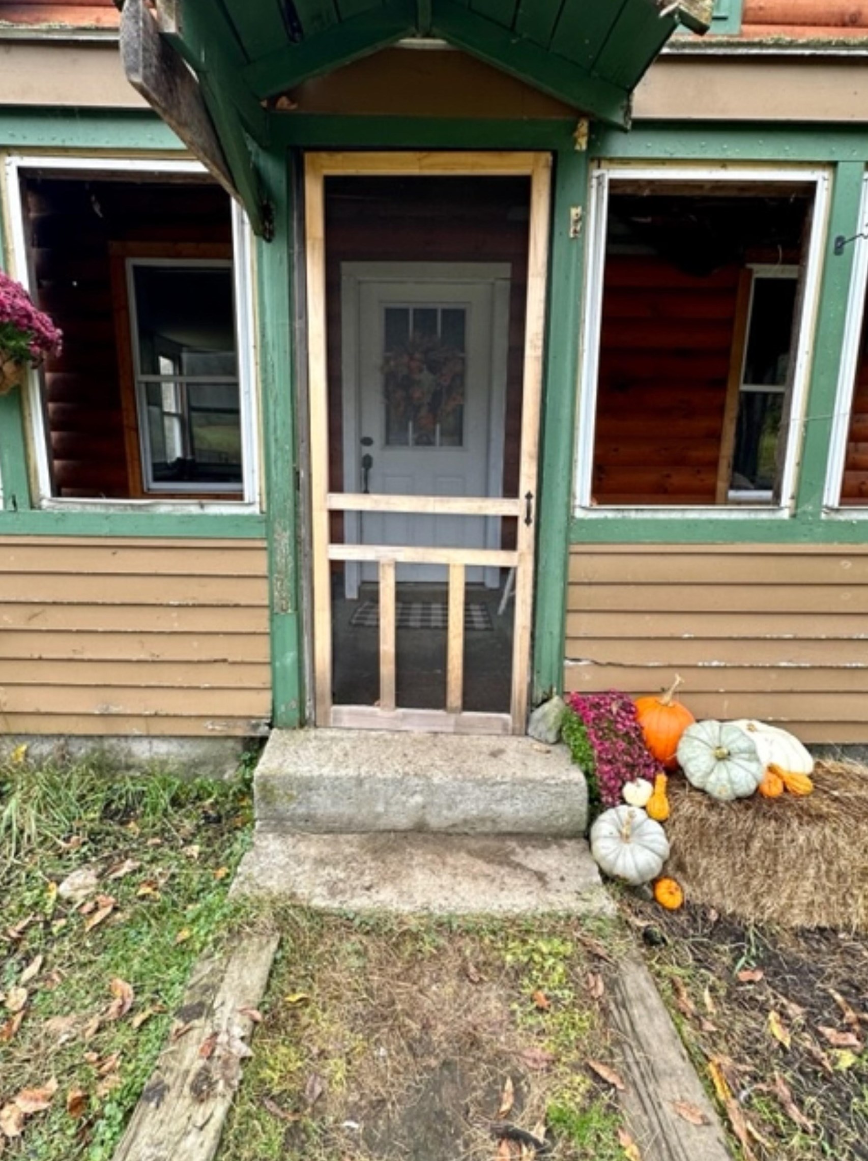612 Whitefield Rd, Carroll, NH 03598