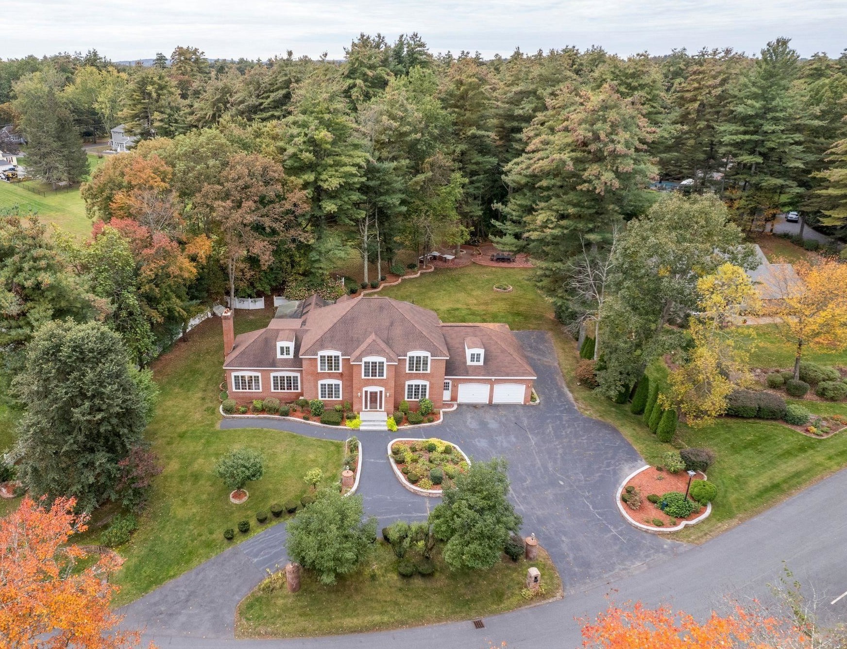 5 Woodmeadow Dr, Salem, NH 03079