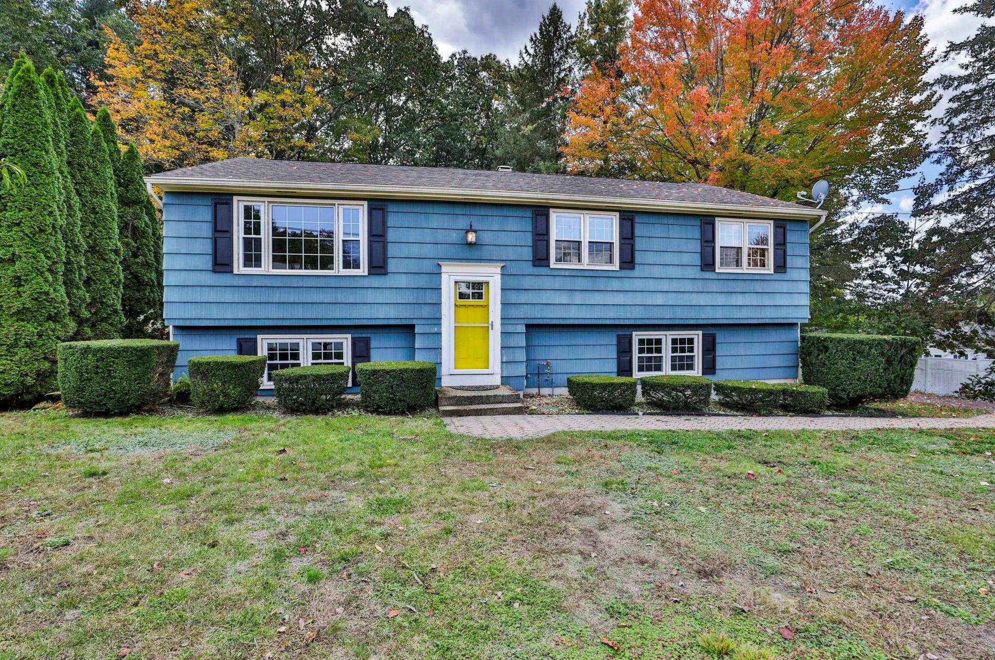 3 Emerson Rd, Nashua, NH 03062