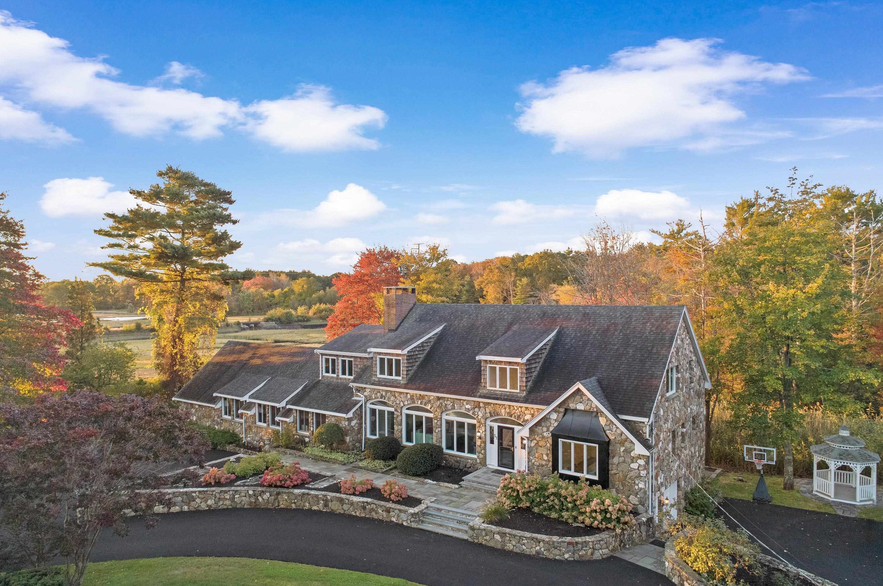 51 Depot Rd, Kensington, NH 03833