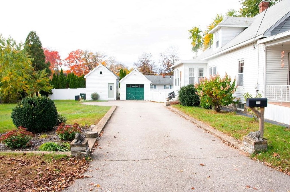 104 Porter St, Manchester NH  03103-2956 exterior