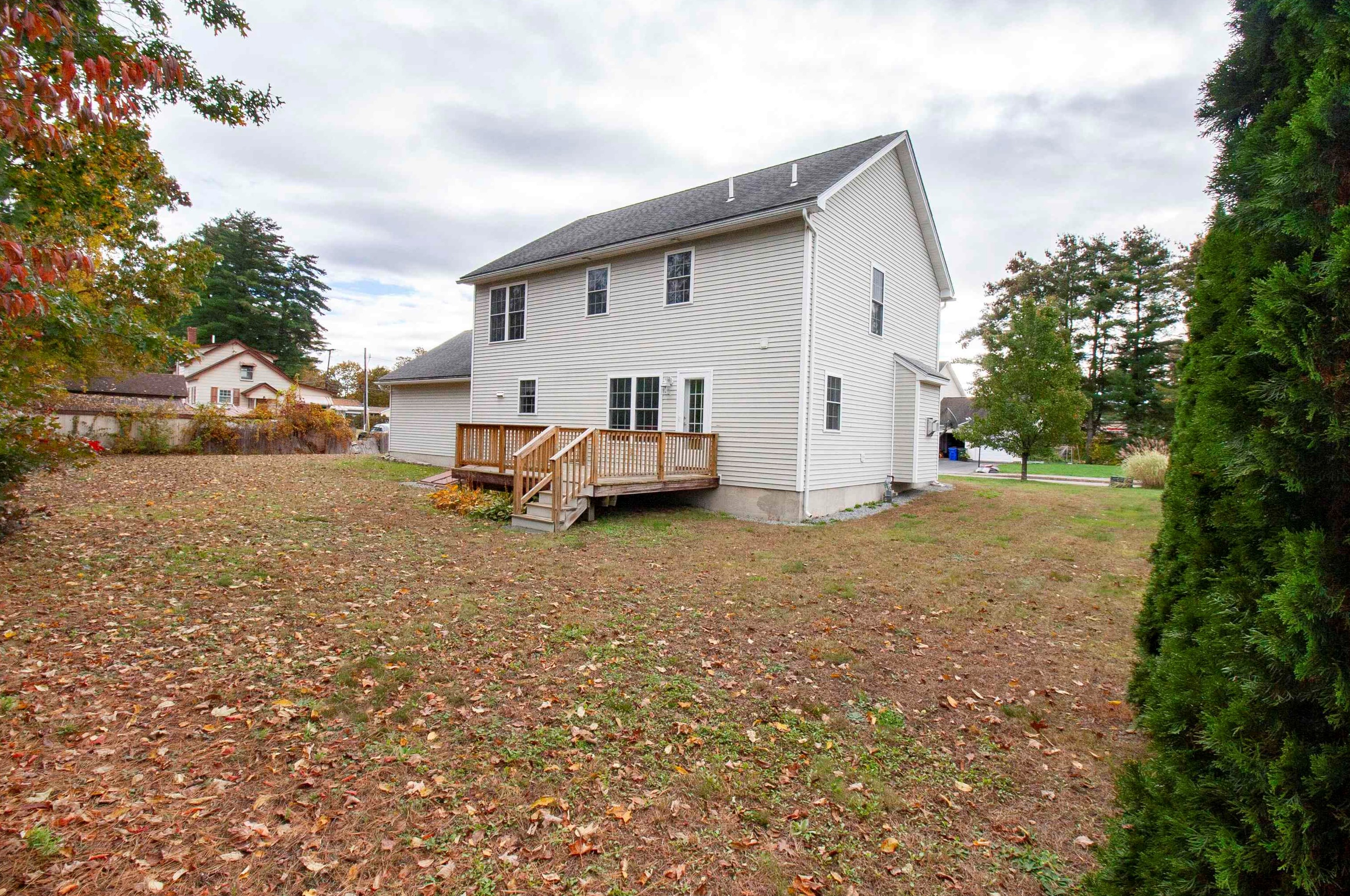 8 Preston St, Goffstown, NH 03045