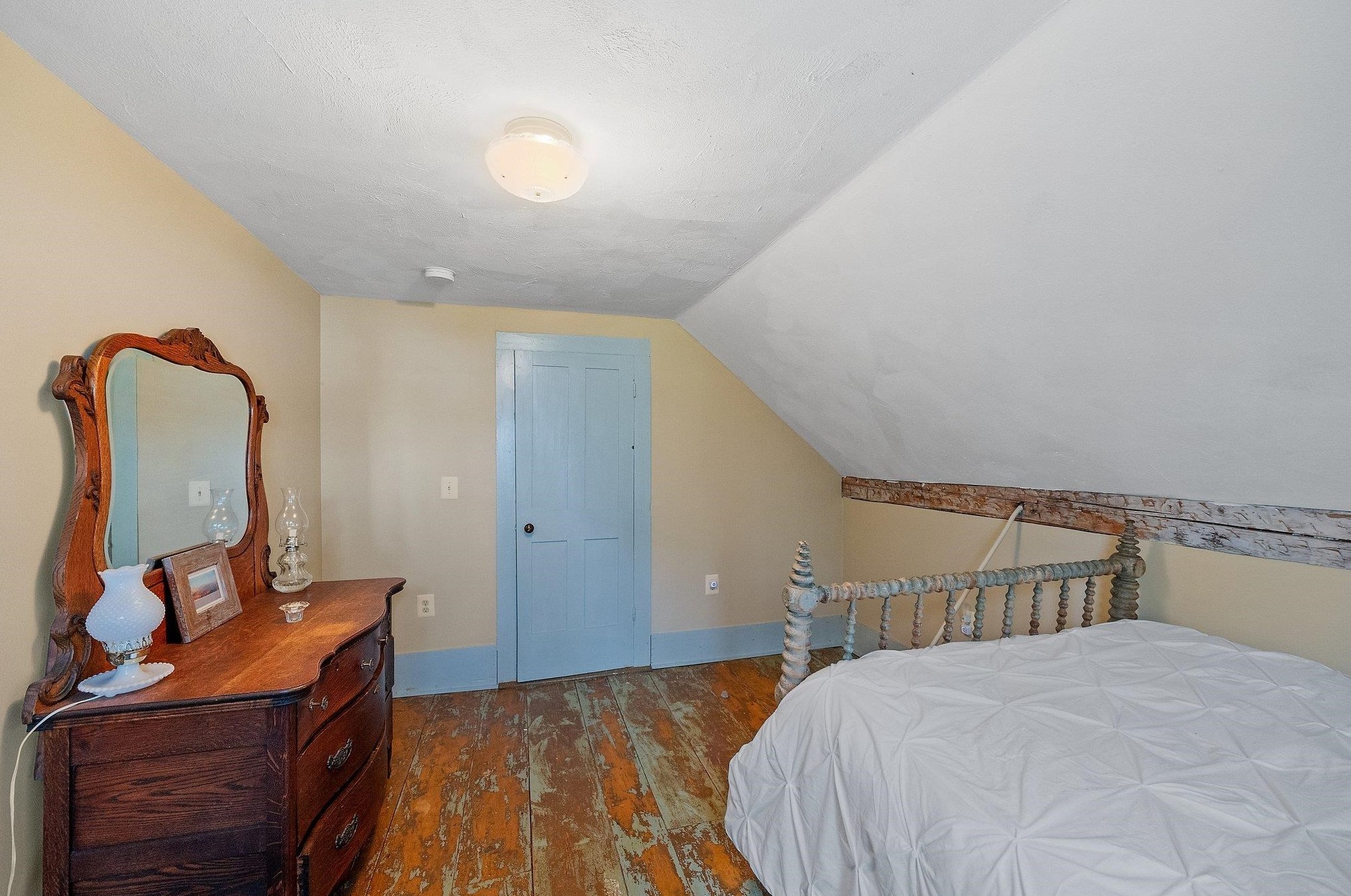 56 Washburn Rd, Bridgewater NH  03222-6615 exterior