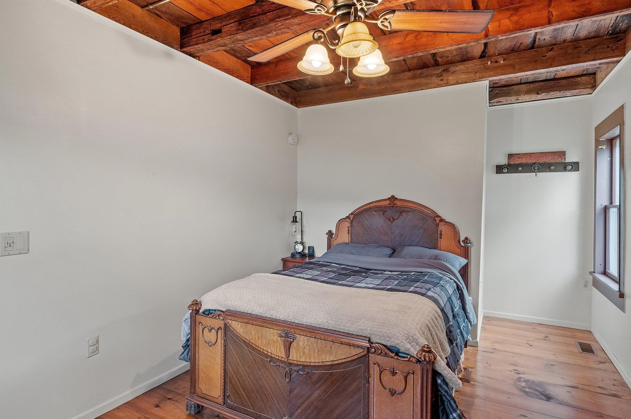 56 Washburn Rd, Bridgewater NH  03222-6615 exterior