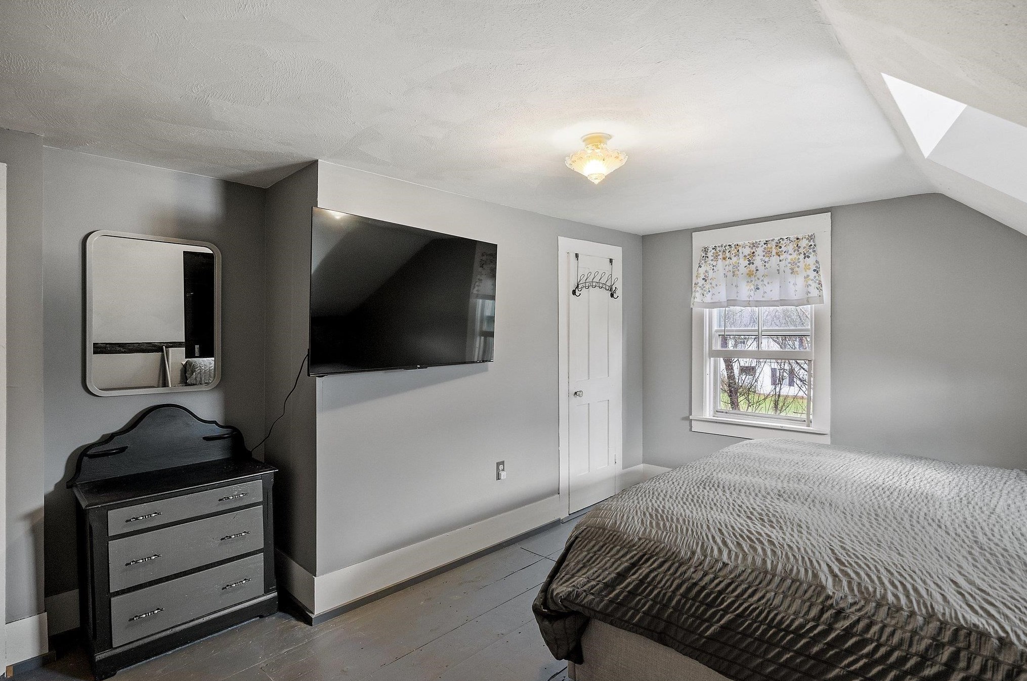 56 Washburn Rd, Bridgewater NH  03222-6615 exterior