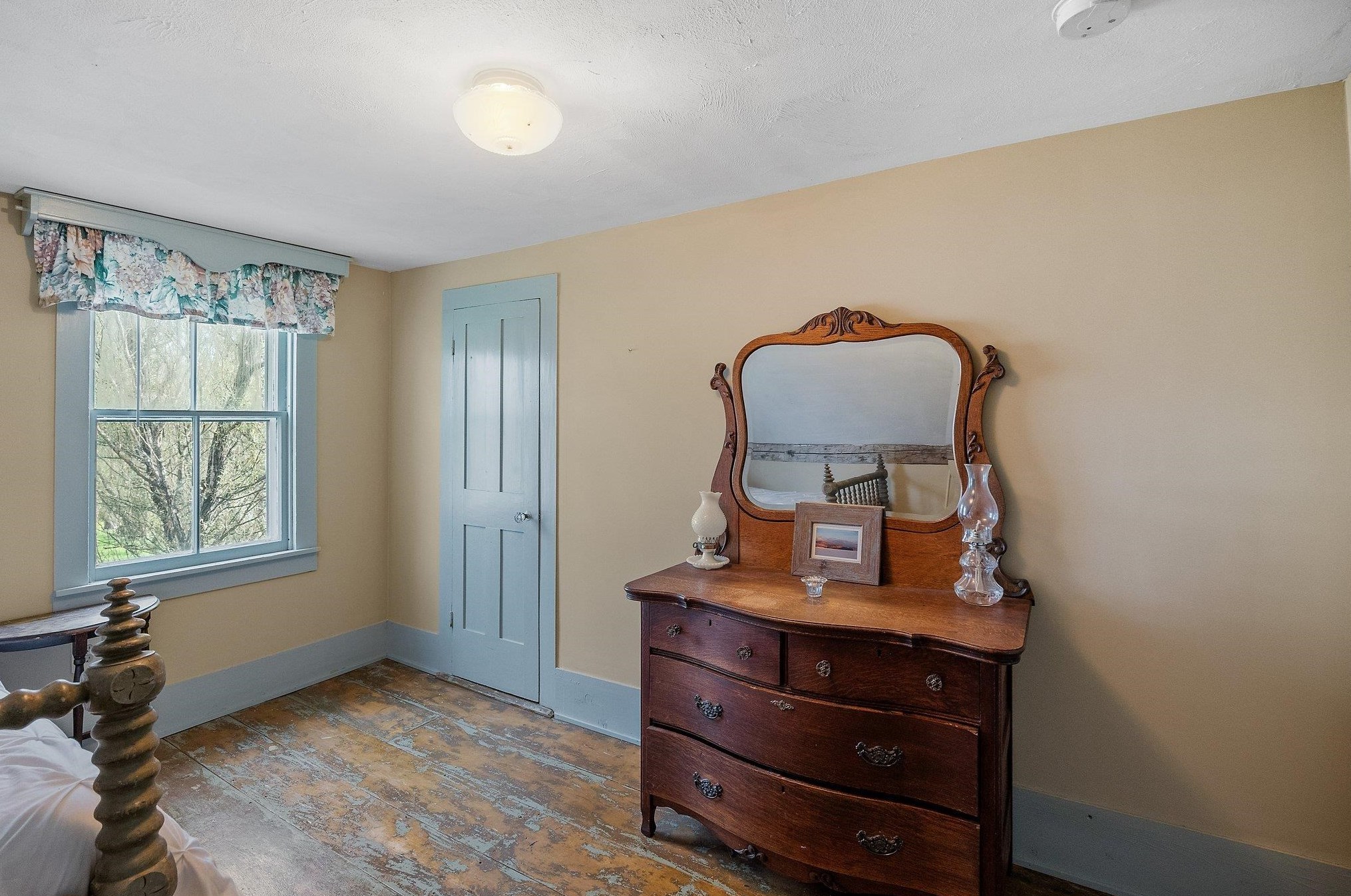 56 Washburn Rd, Bridgewater NH  03222-6615 exterior