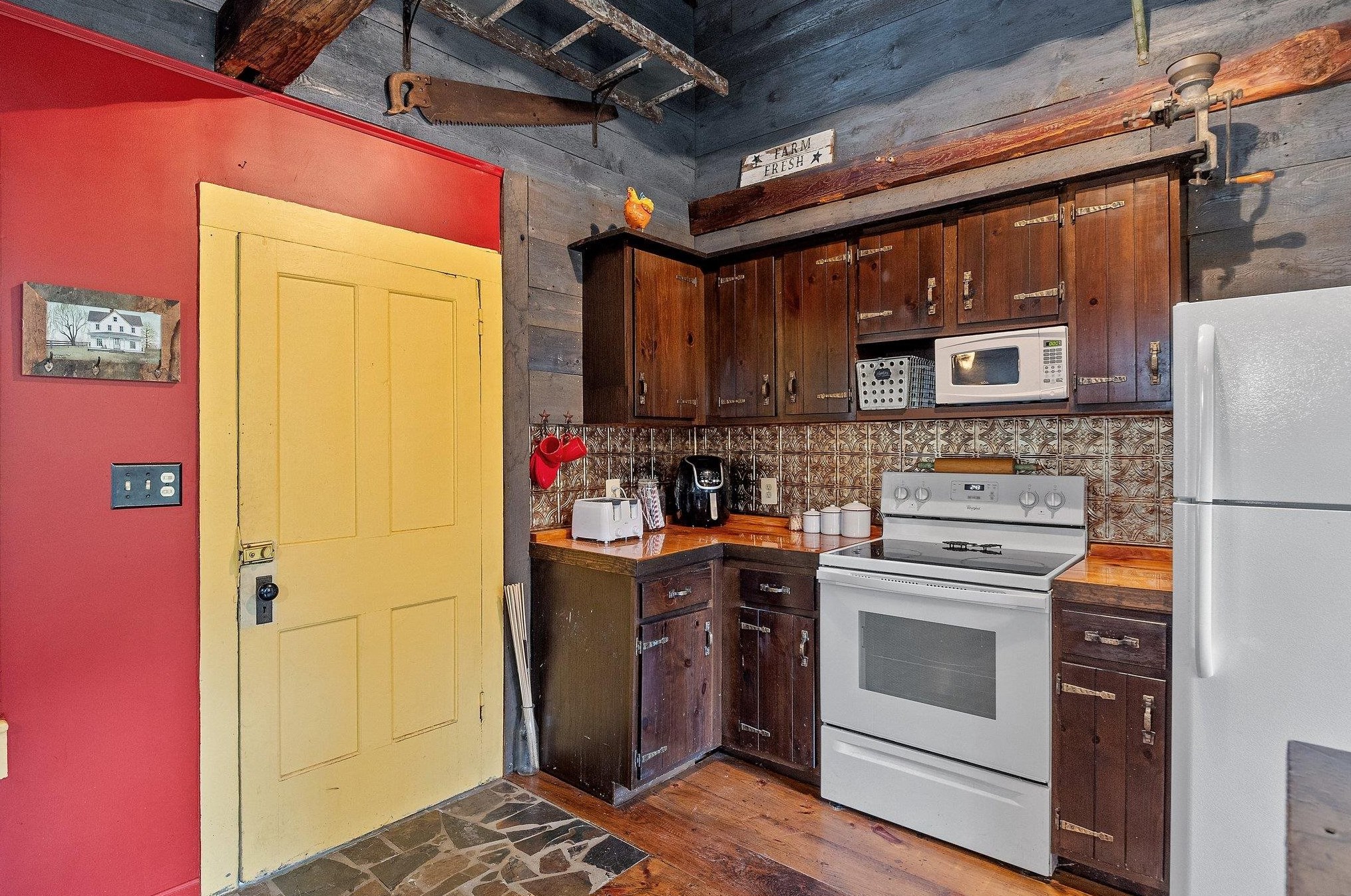 56 Washburn Rd, Bridgewater NH  03222-6615 exterior