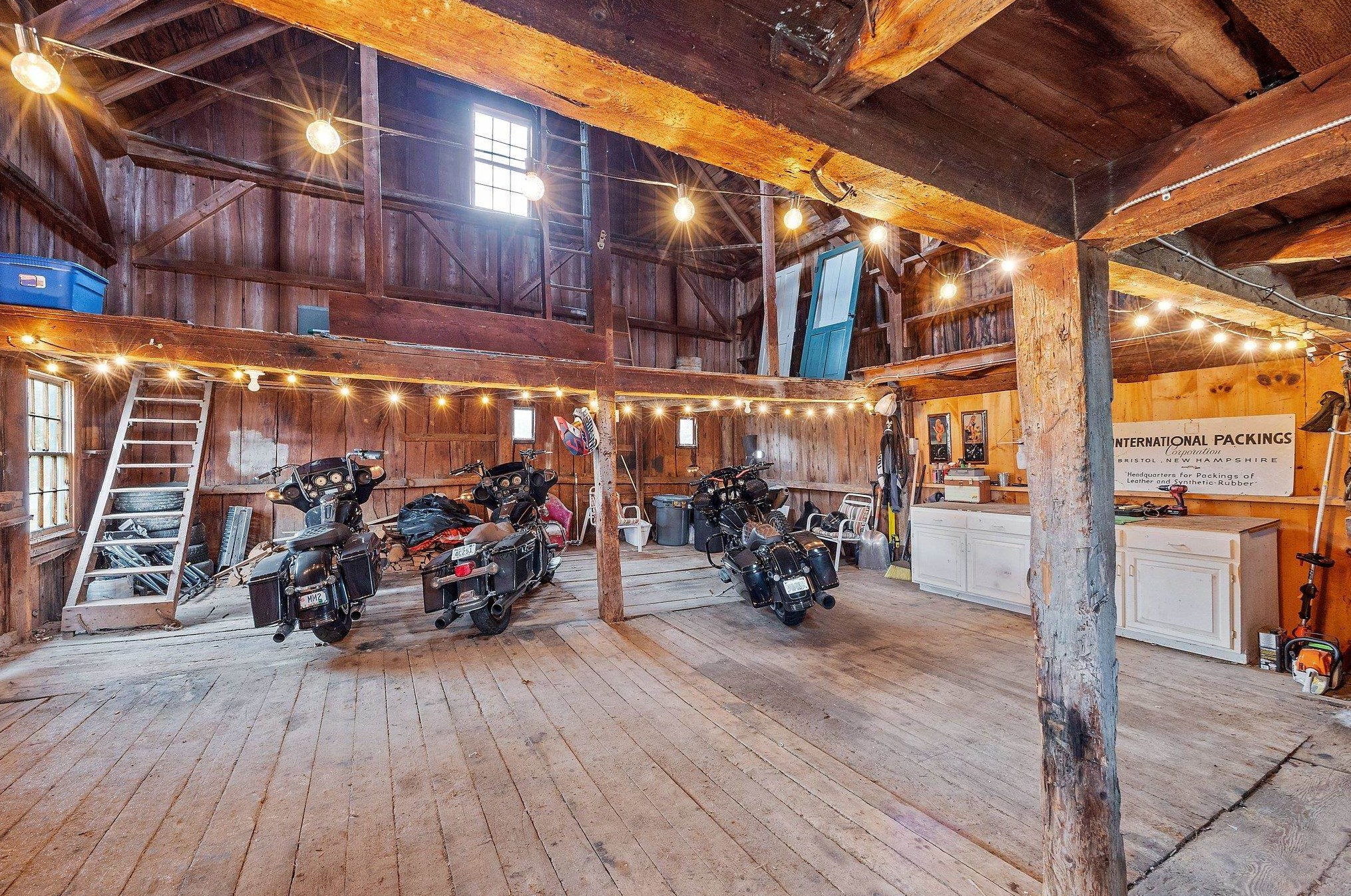 56 Washburn Rd, Bridgewater NH  03222-6615 exterior