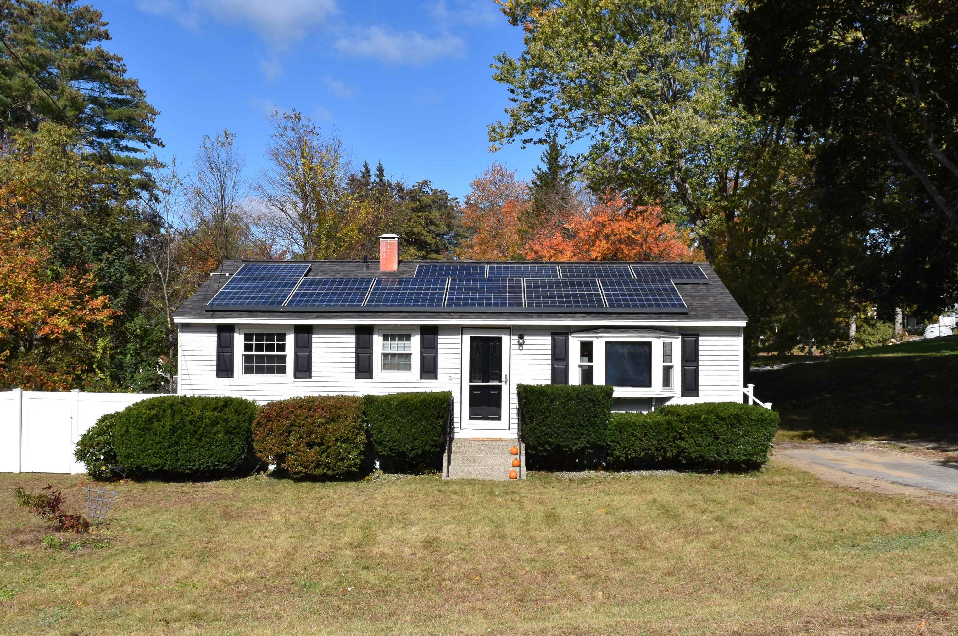 1 Mayflower Dr, Merrimack, NH 03054