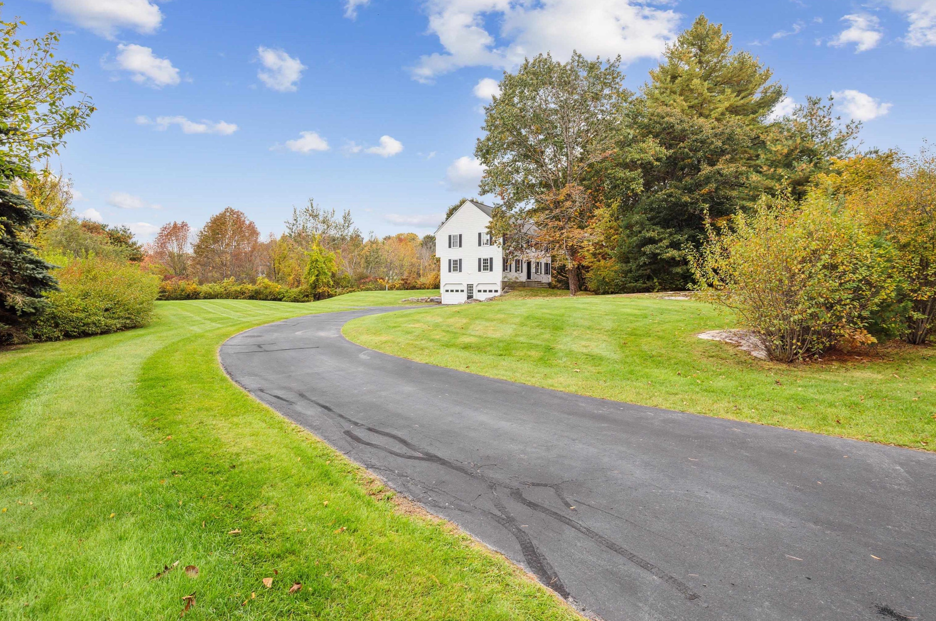 16 Clark Cir, Pelham, NH 03076