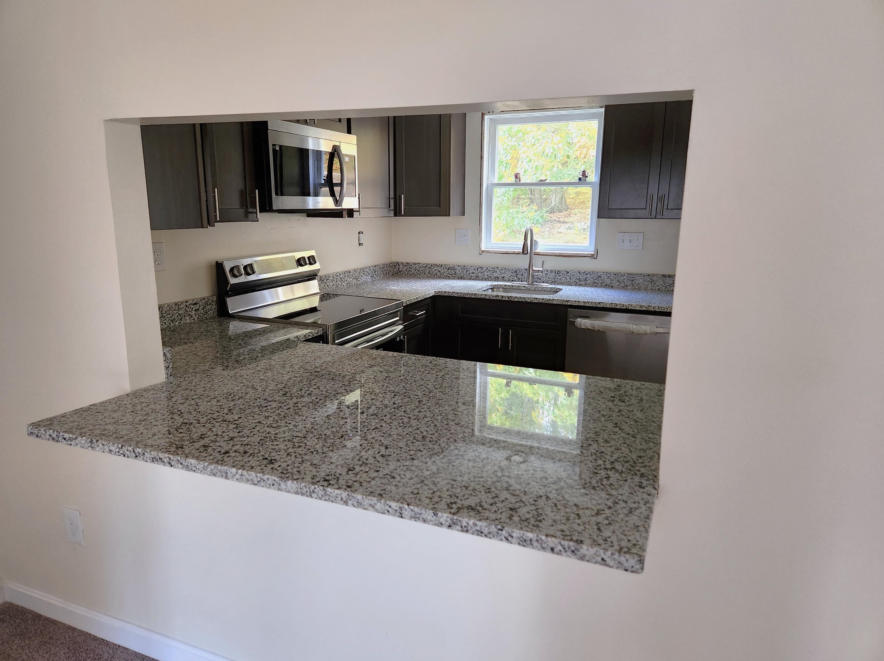 36 Cricket Hill Dr, Merrimack NH  03054-6621 exterior