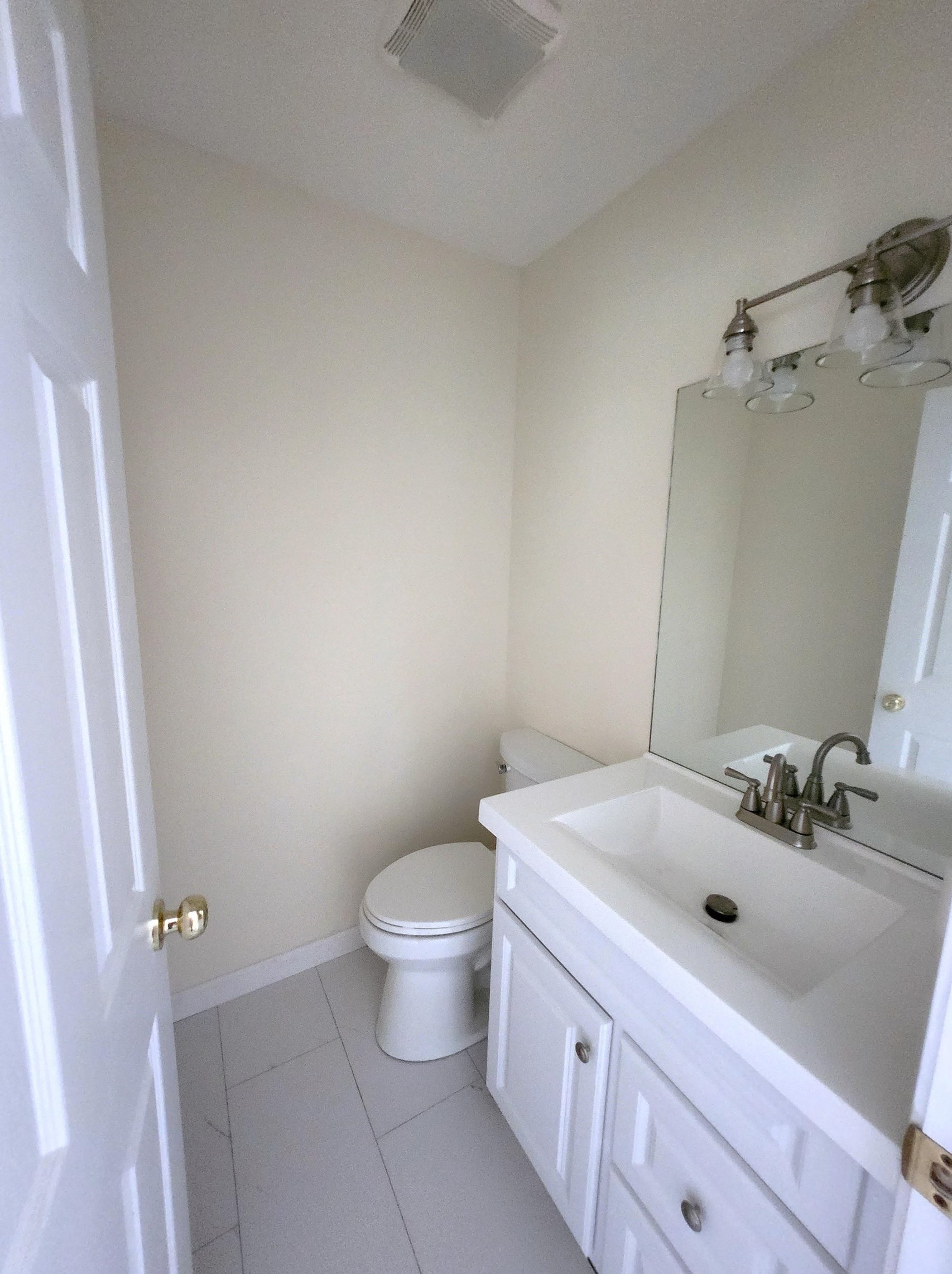 36 Cricket Hill Dr, Merrimack NH  03054-6621 exterior