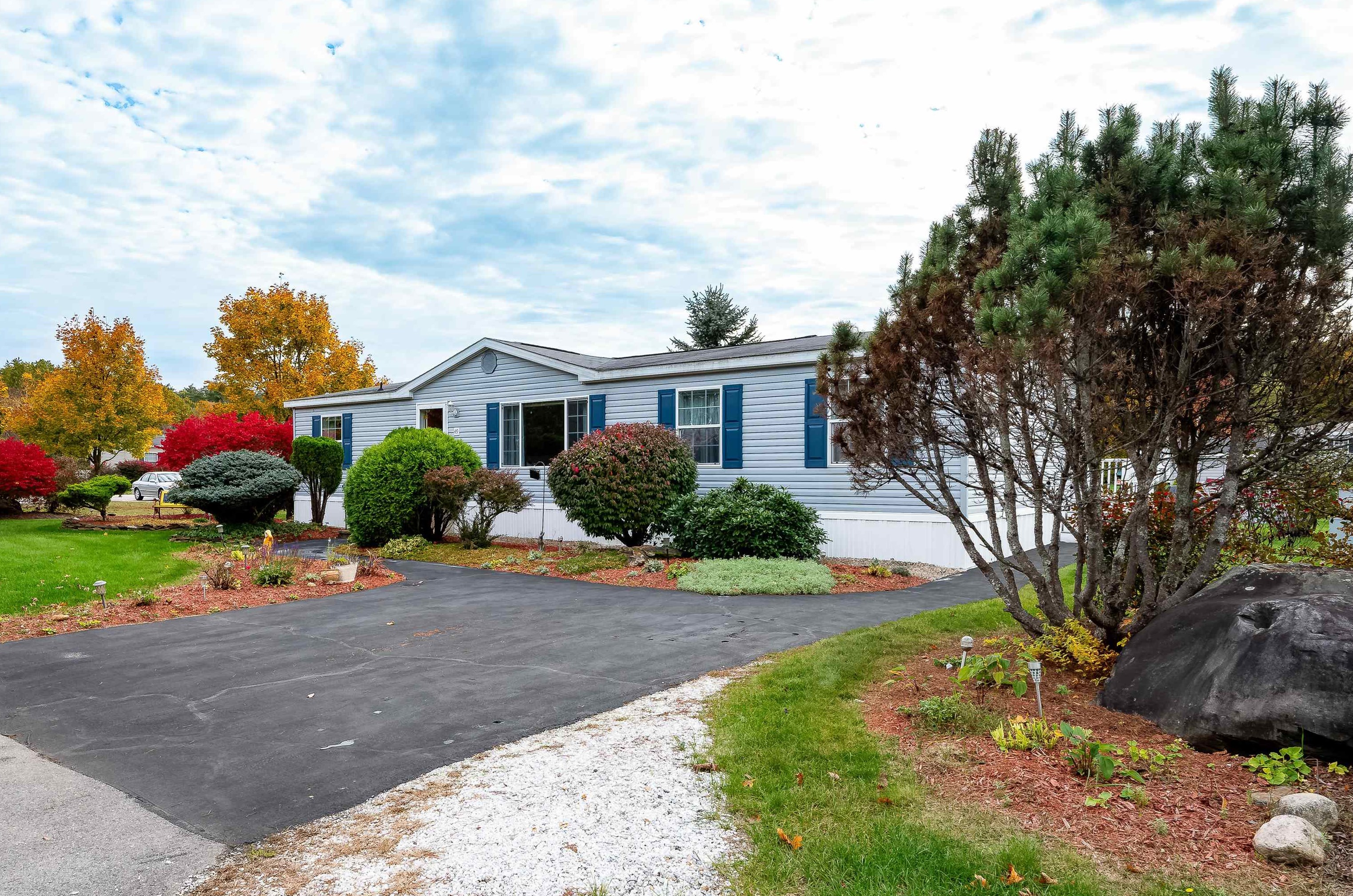 49 Seneca St, Rochester, NH 03867-5167
