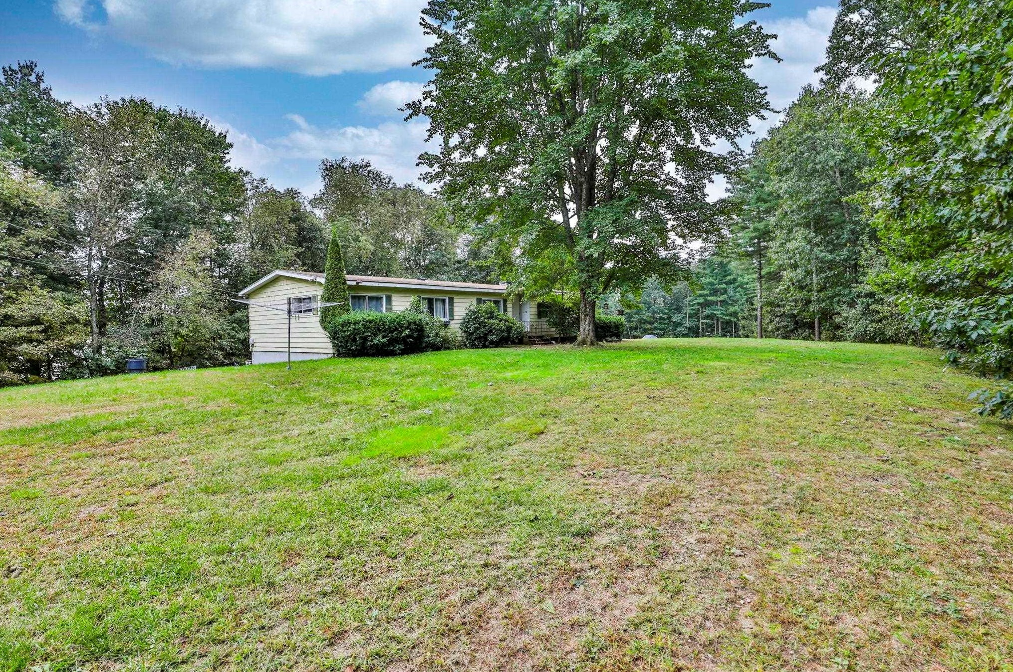 38 Ponemah Rd, Amherst, NH 03031