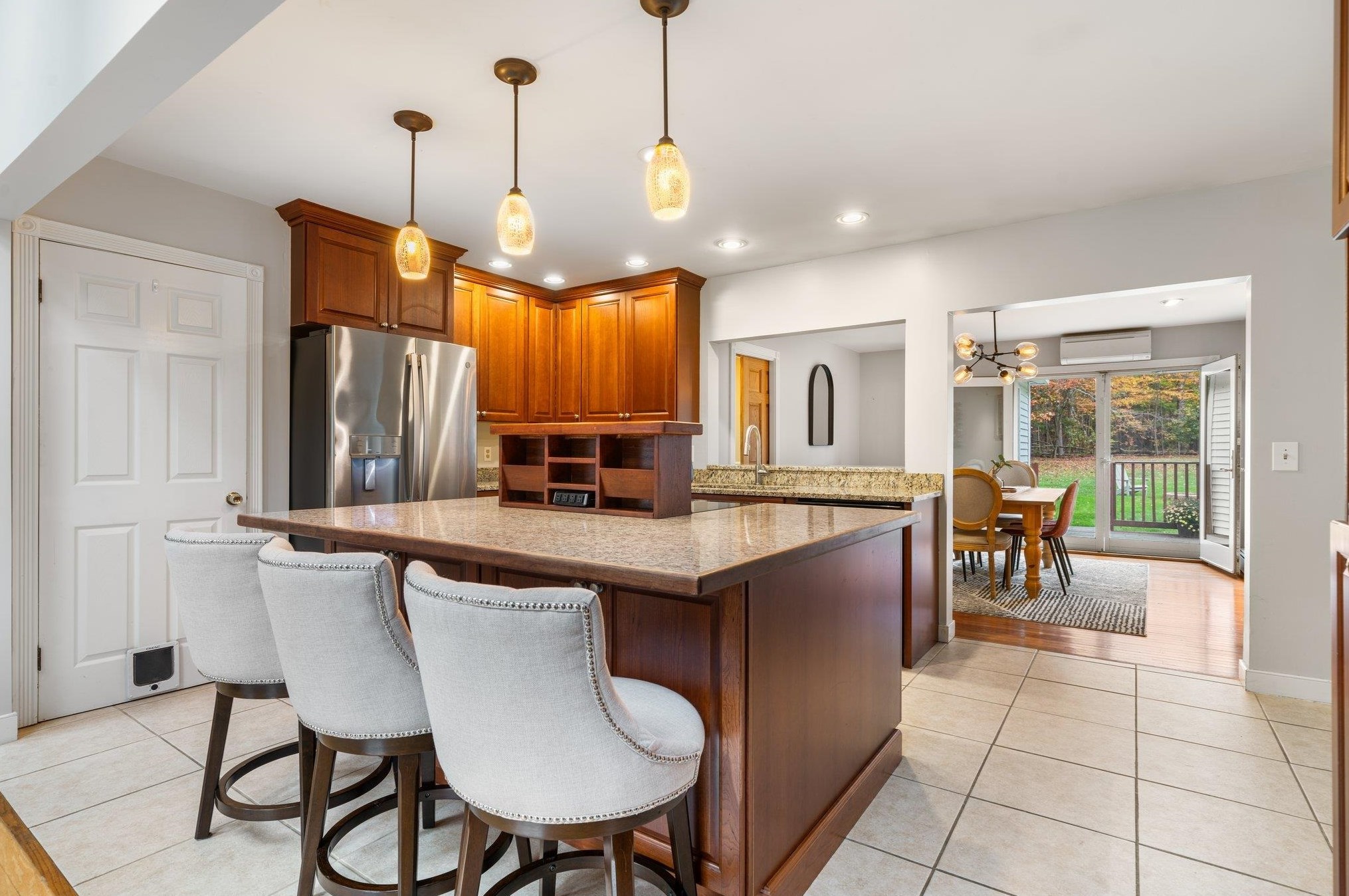 281 Baboosic Lake Rd, Merrimack NH  03054-2213 exterior