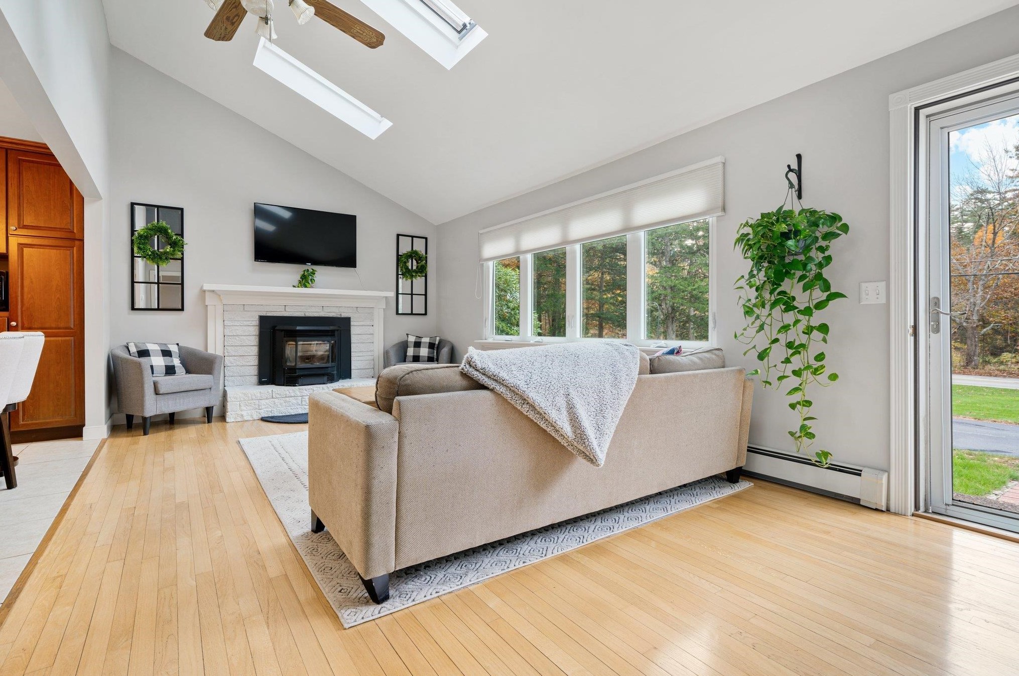 281 Baboosic Lake Rd, Merrimack NH  03054-2213 exterior