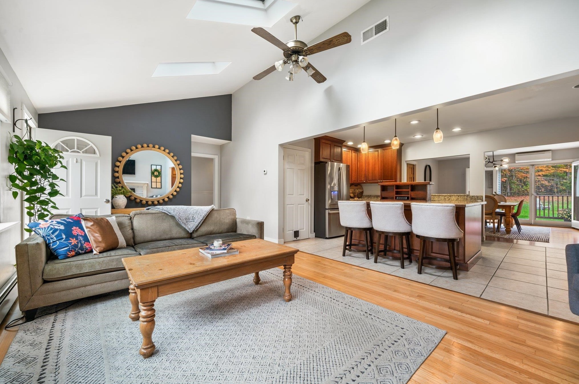 281 Baboosic Lake Rd, Merrimack NH  03054-2213 exterior