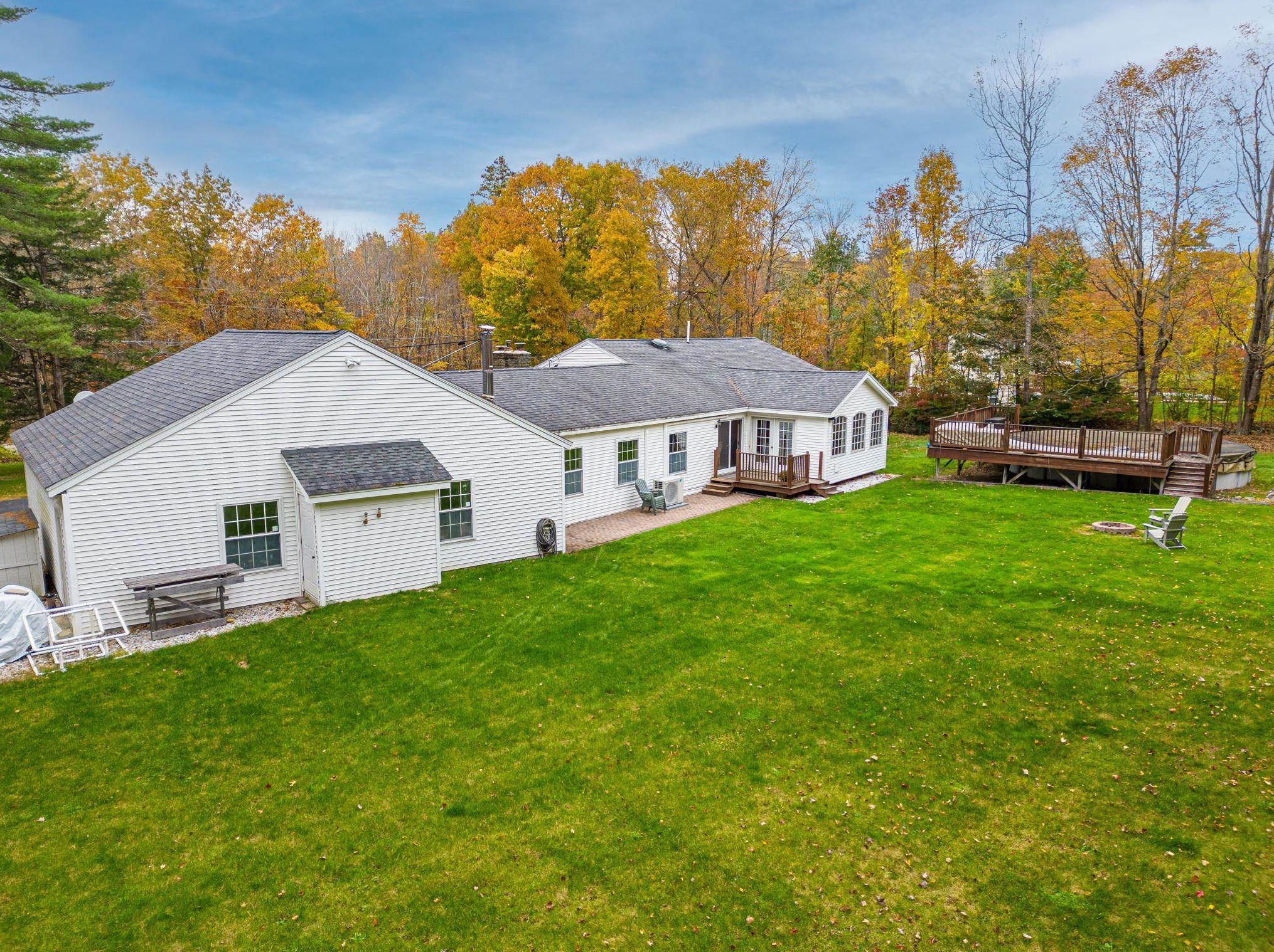 281 Baboosic Lake Rd, Merrimack NH  03054-2213 exterior