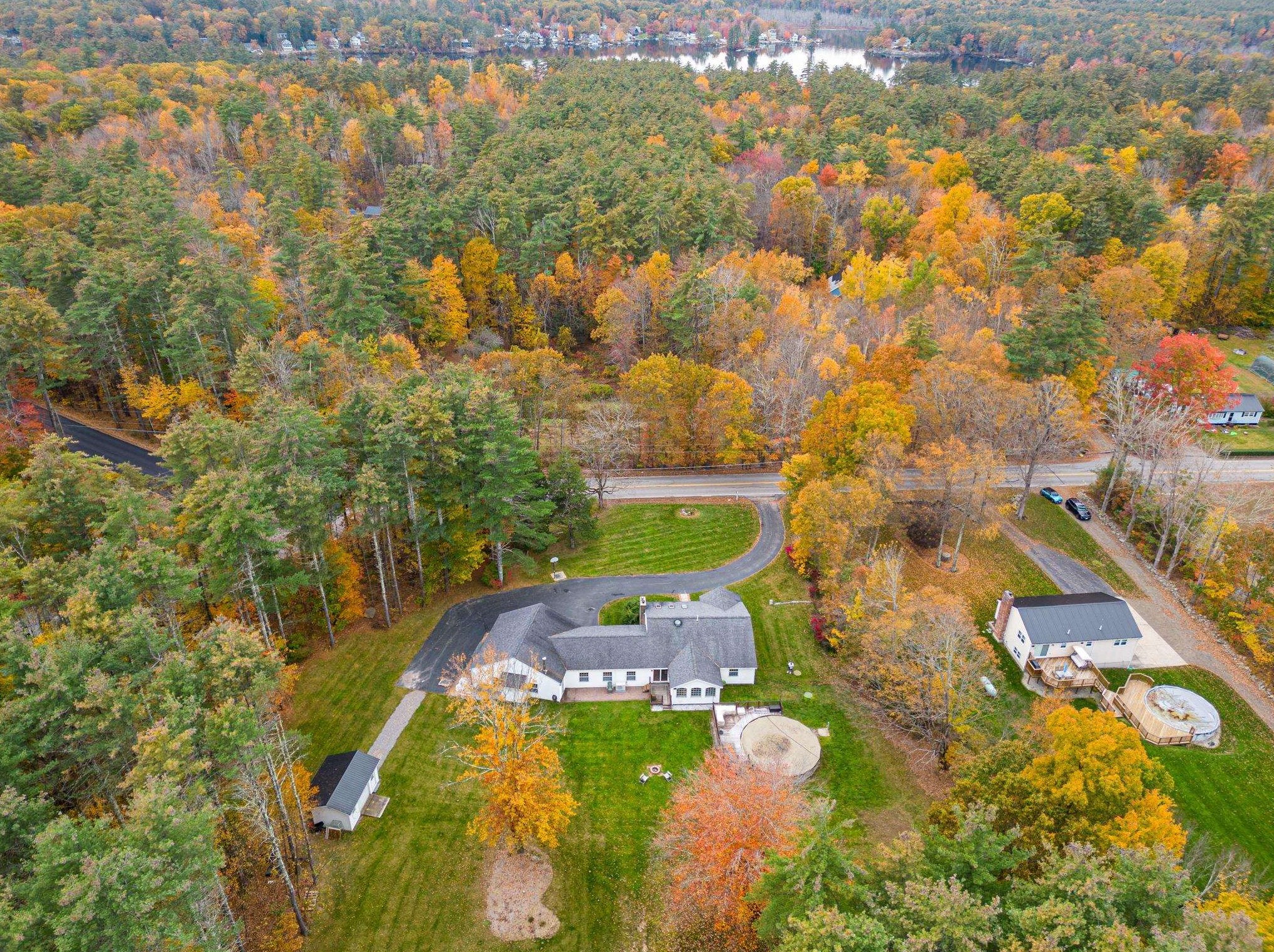 281 Baboosic Lake Rd, Merrimack NH  03054-2213 exterior