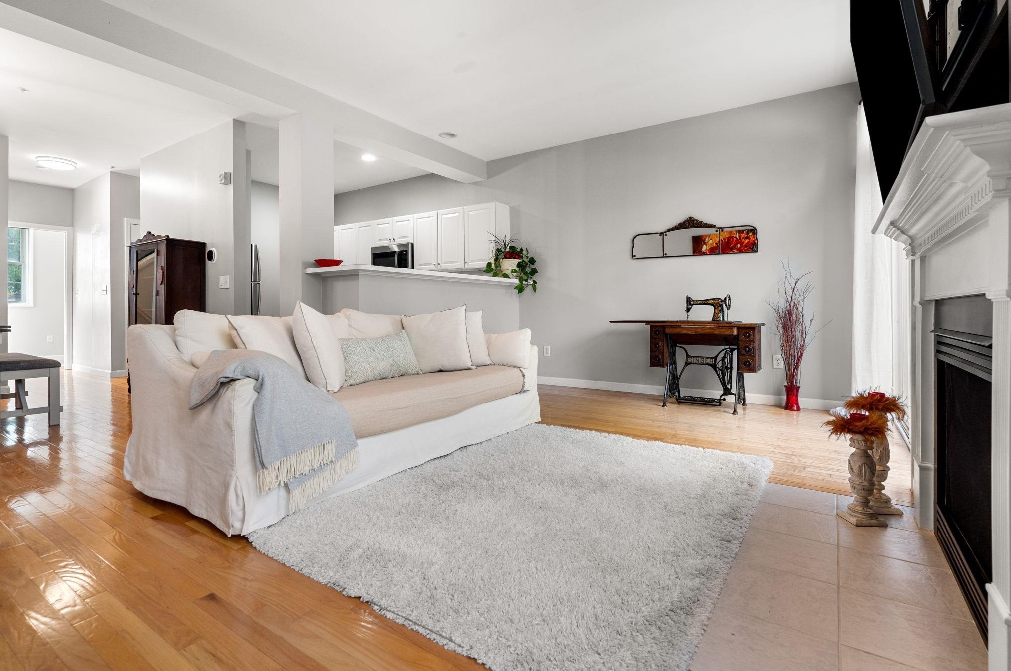 12 Edward Cir, Manchester NH  03110-6867 exterior