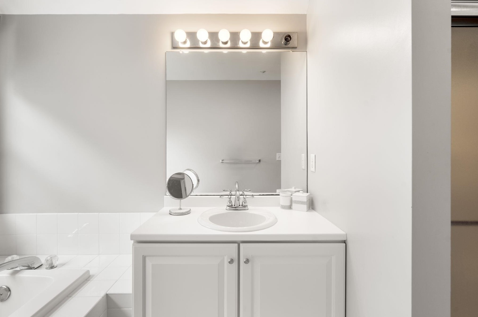 12 Edward Cir, Manchester NH  03110-6867 exterior