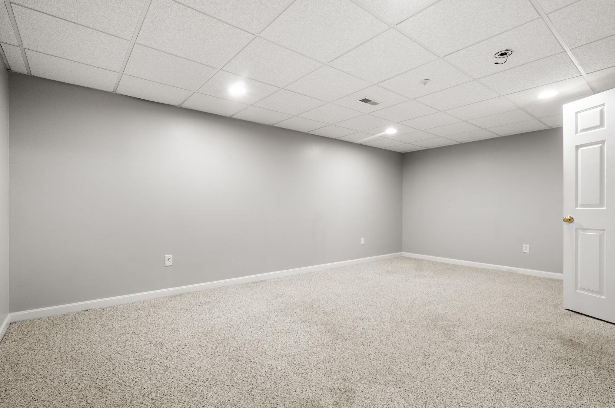 12 Edward Cir, Manchester NH  03110-6867 exterior