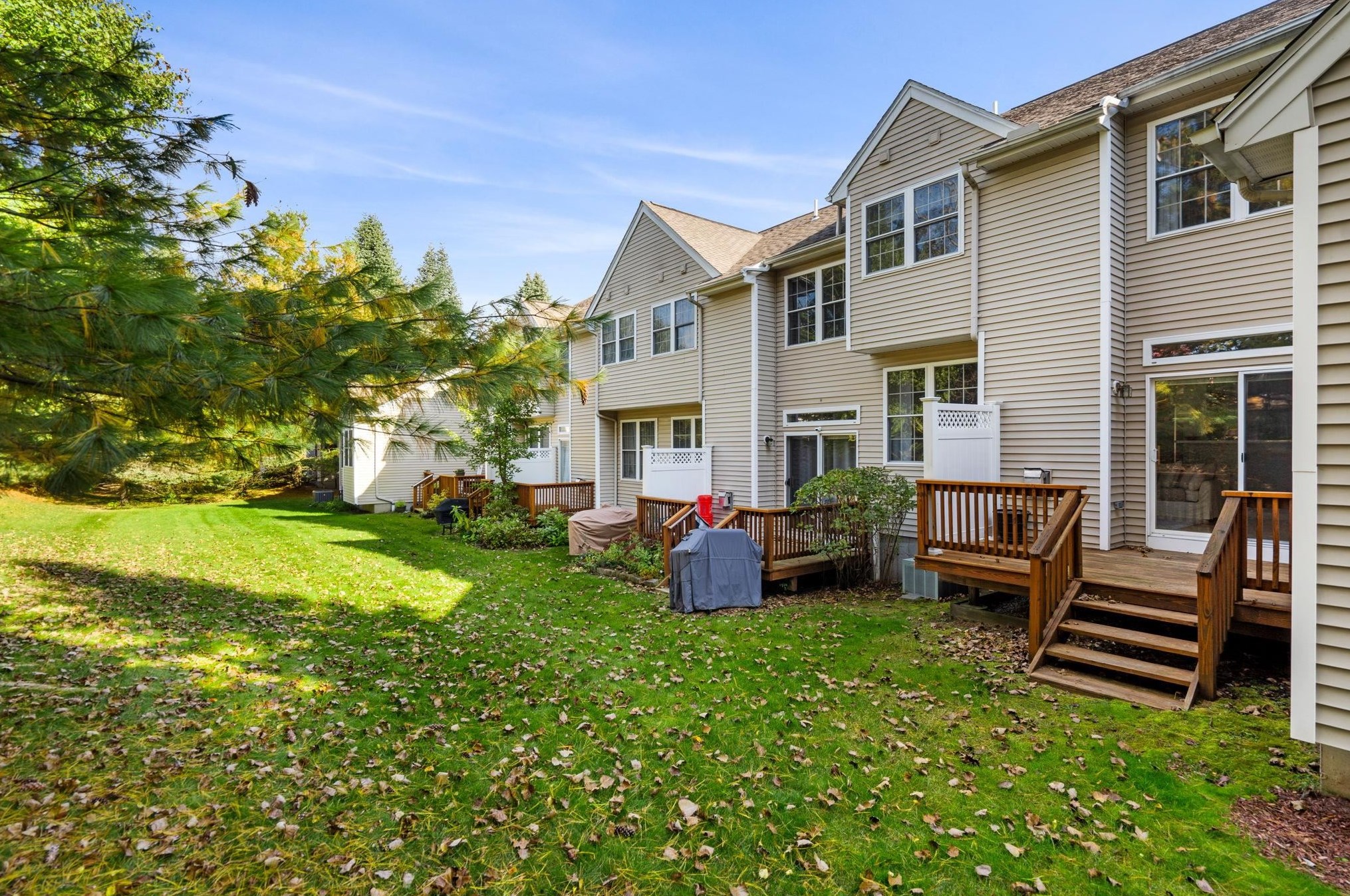 12 Edward Cir, Manchester NH  03110-6867 exterior