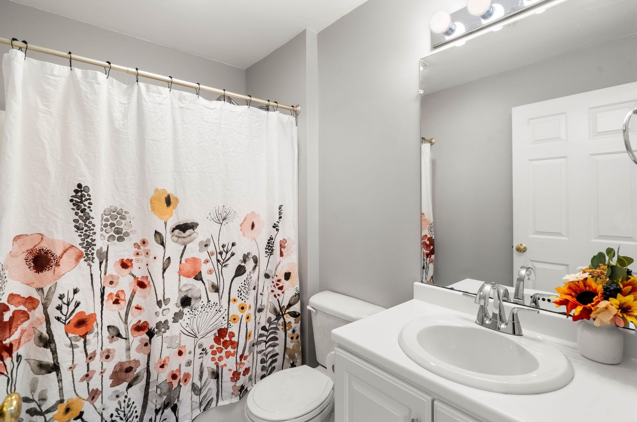 12 Edward Cir, Manchester NH  03110-6867 exterior