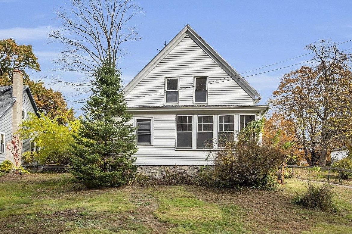 14 Spring St, Salem, NH 03079