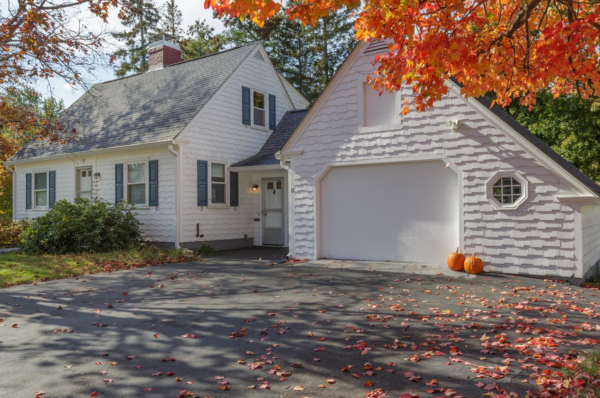 12 Burnside St, Nashua, NH 03064