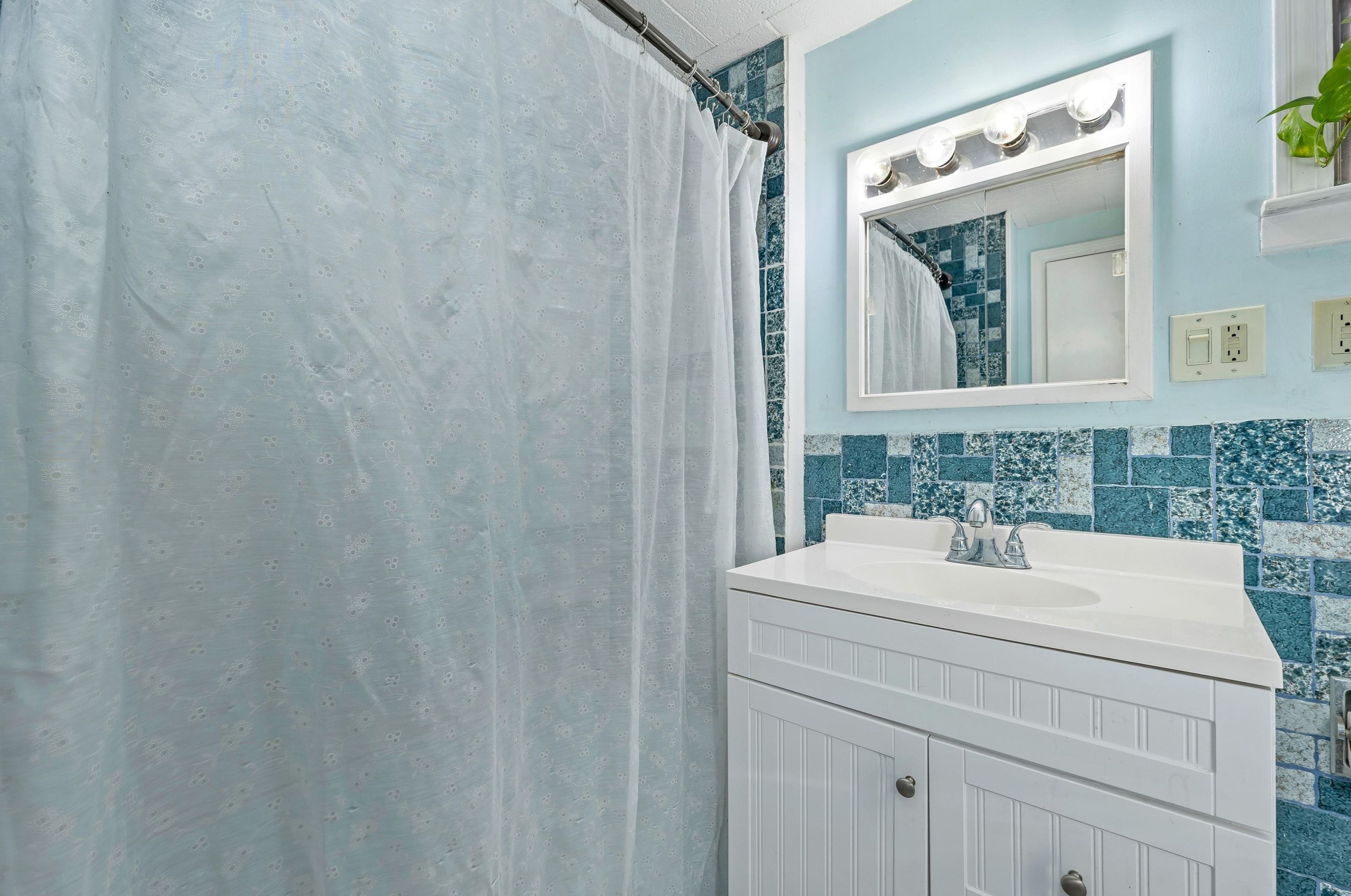 900 Mount Cardigan Rd, Bridgewater NH  03222-6203 exterior