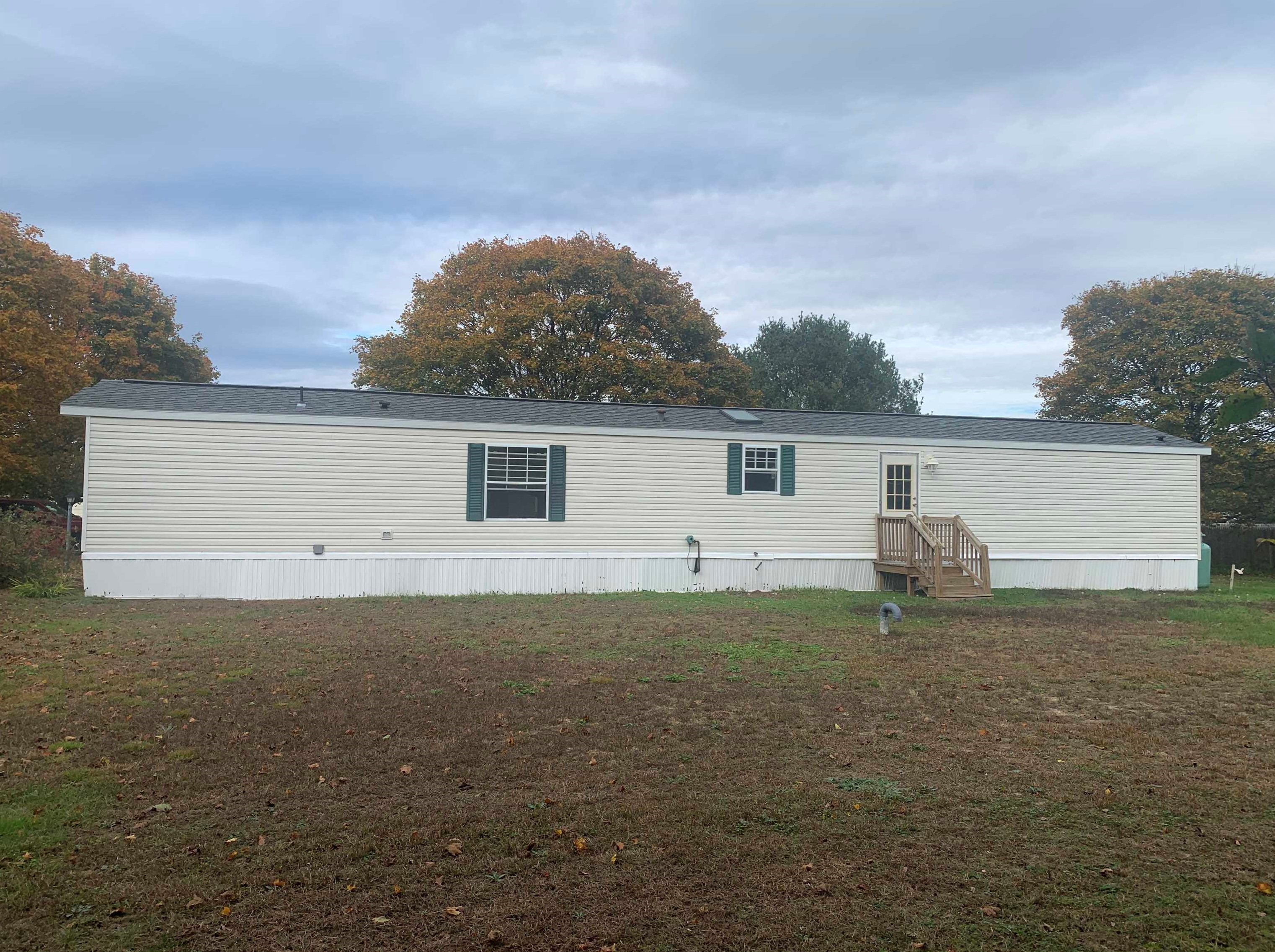 8 Morning Glory Ln, Rochester NH  03868-8755 exterior