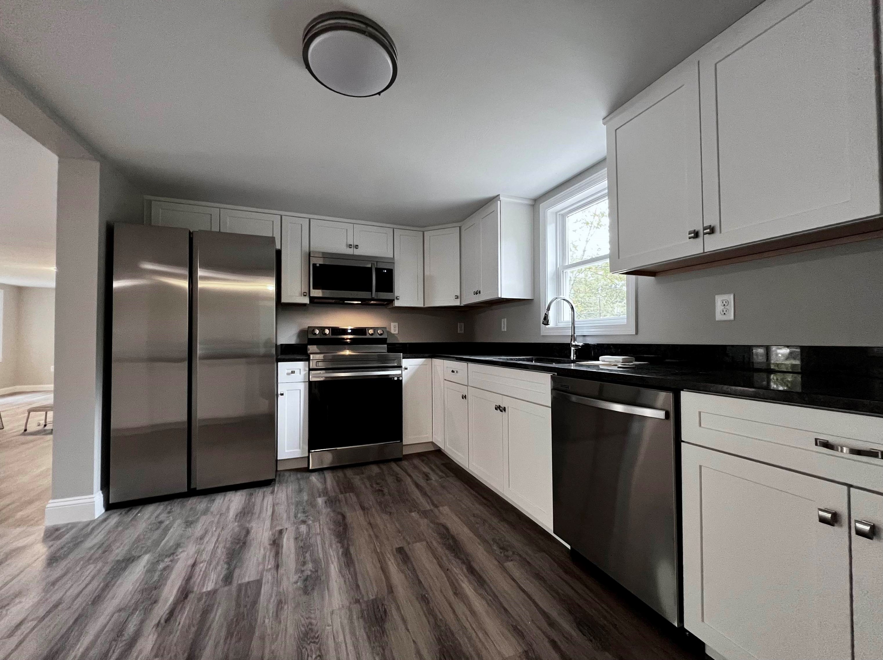 37 Island Dr, Merrimack, NH 03054