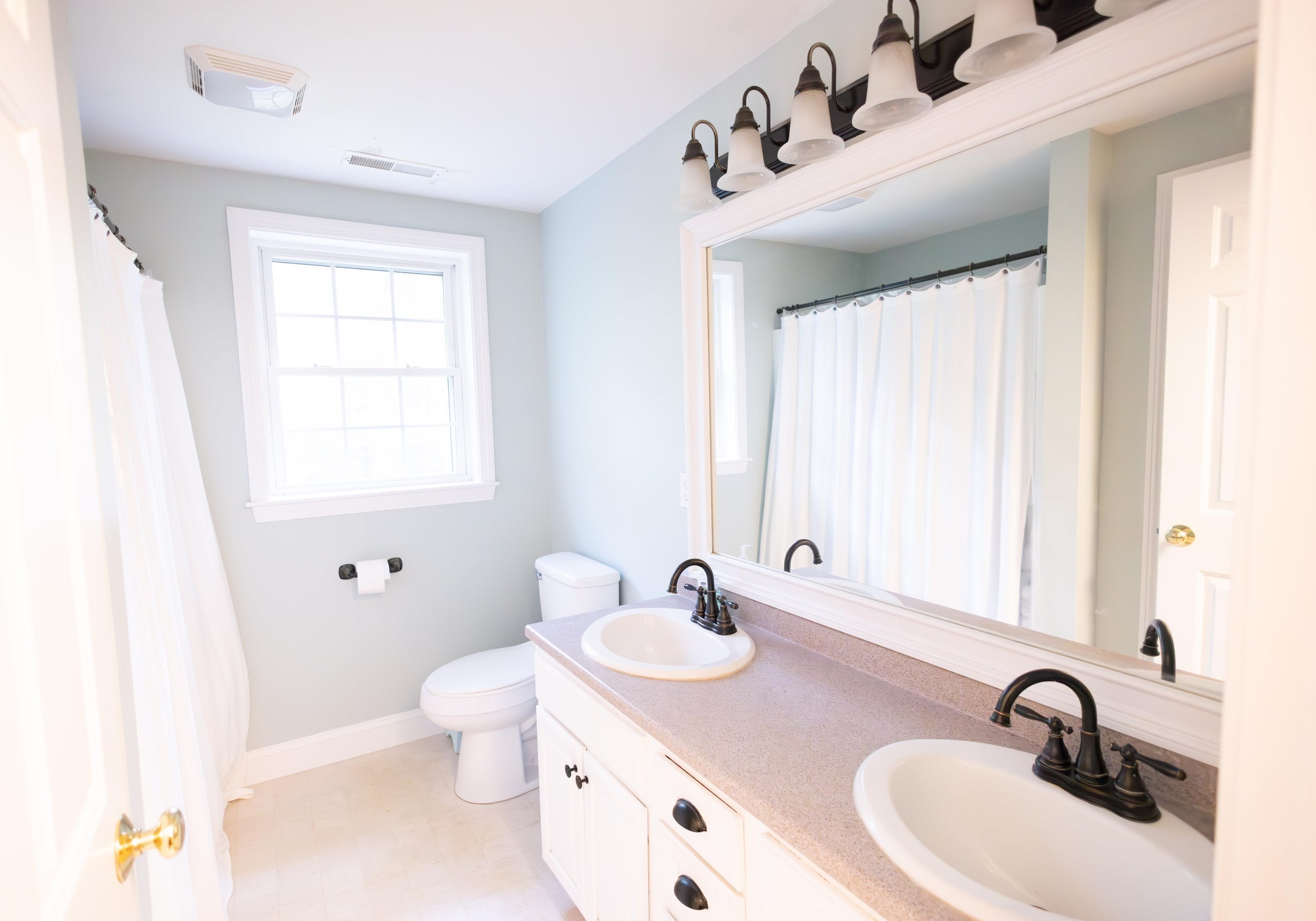 69 Ladyslipper Dr, Newmarket NH  03857-2066 exterior