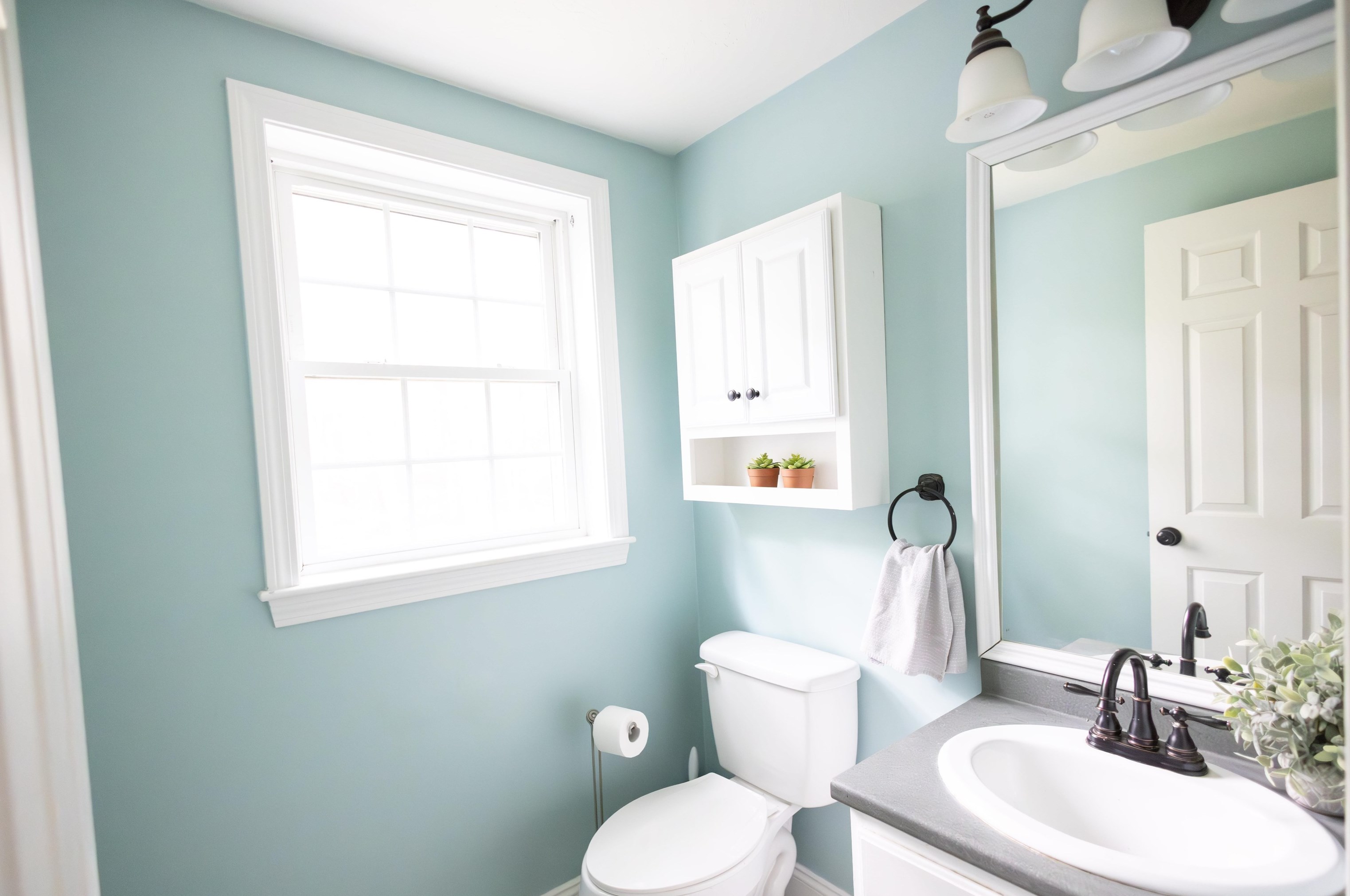 69 Ladyslipper Dr, Newmarket NH  03857-2066 exterior