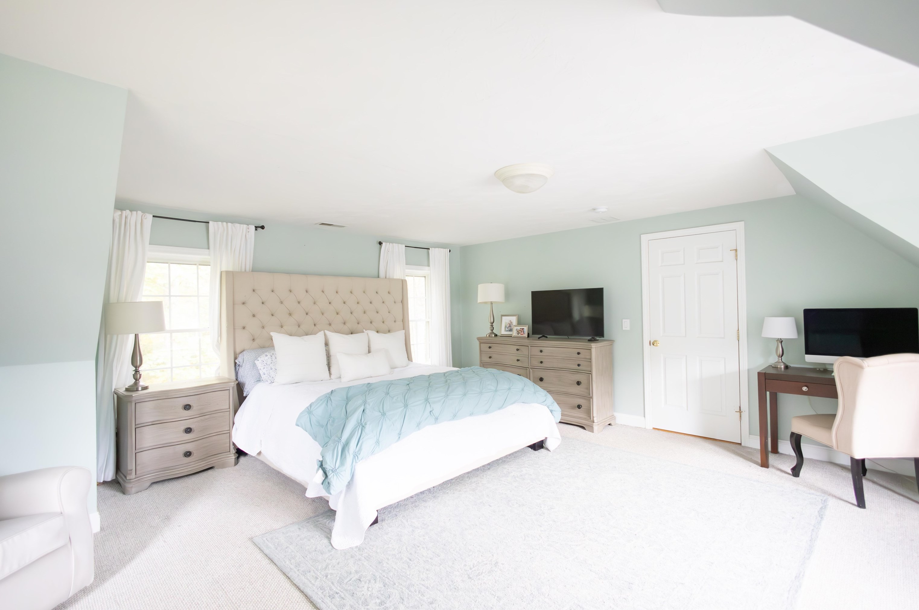 69 Ladyslipper Dr, Newmarket NH  03857-2066 exterior