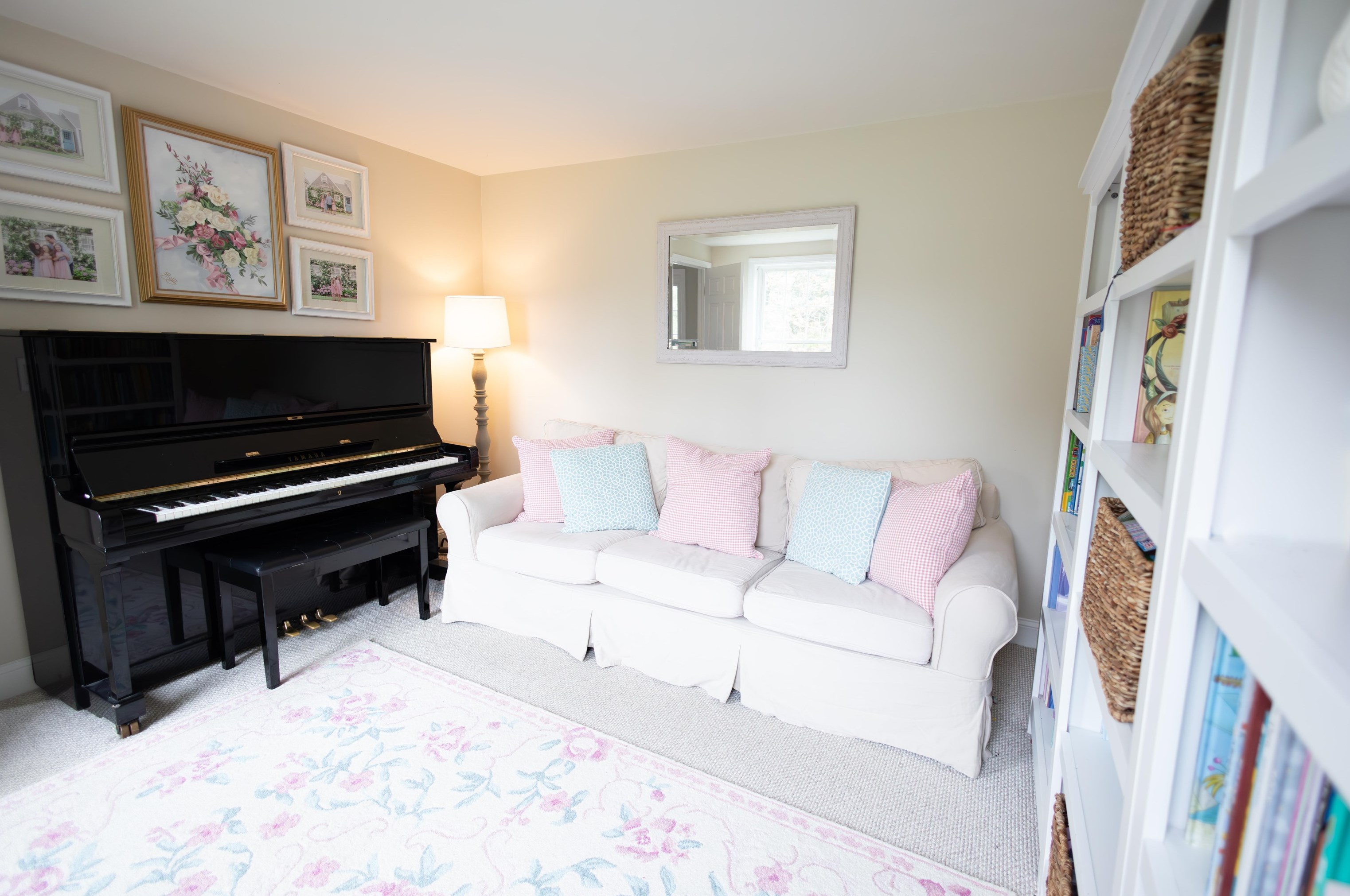 69 Ladyslipper Dr, Newmarket NH  03857-2066 exterior