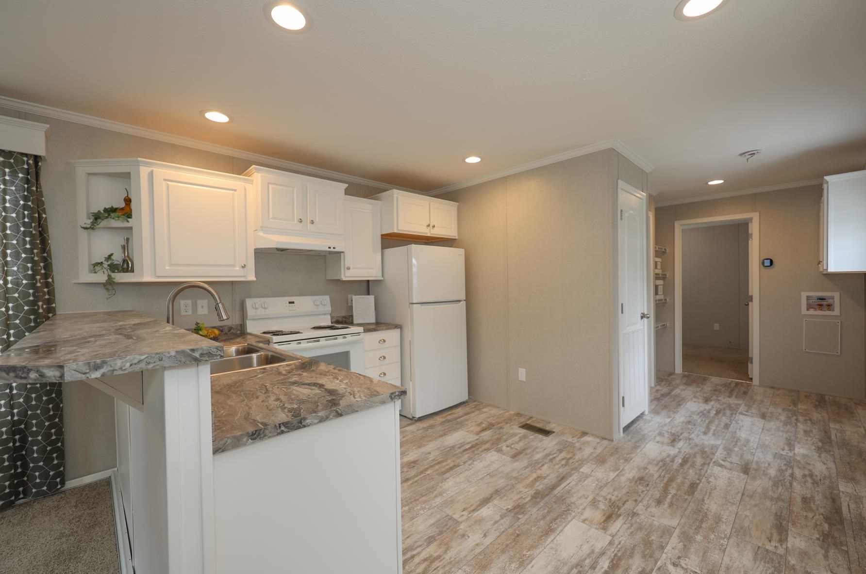 27 Thistle Way, Manchester NH  03109-5083 exterior