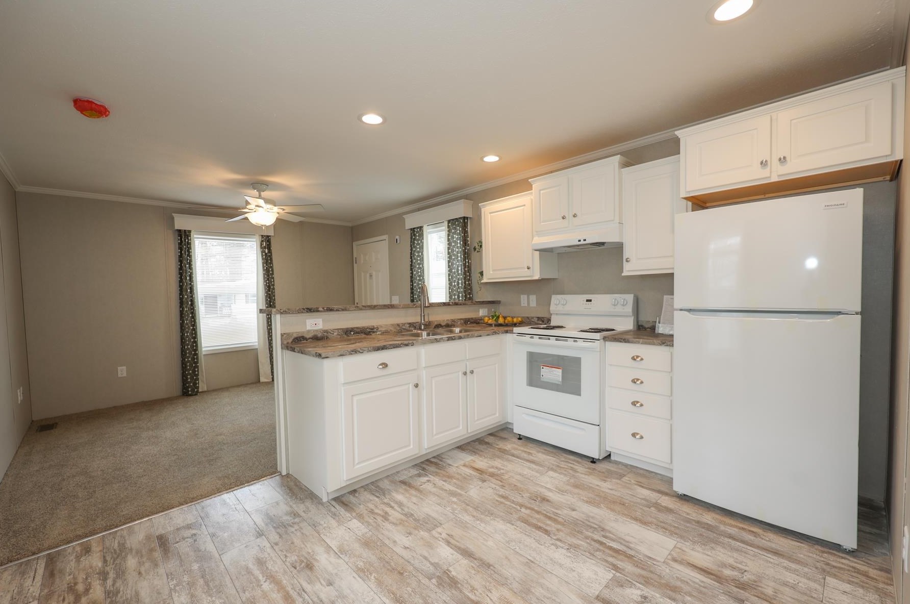 27 Thistle Way, Manchester NH  03109-5083 exterior
