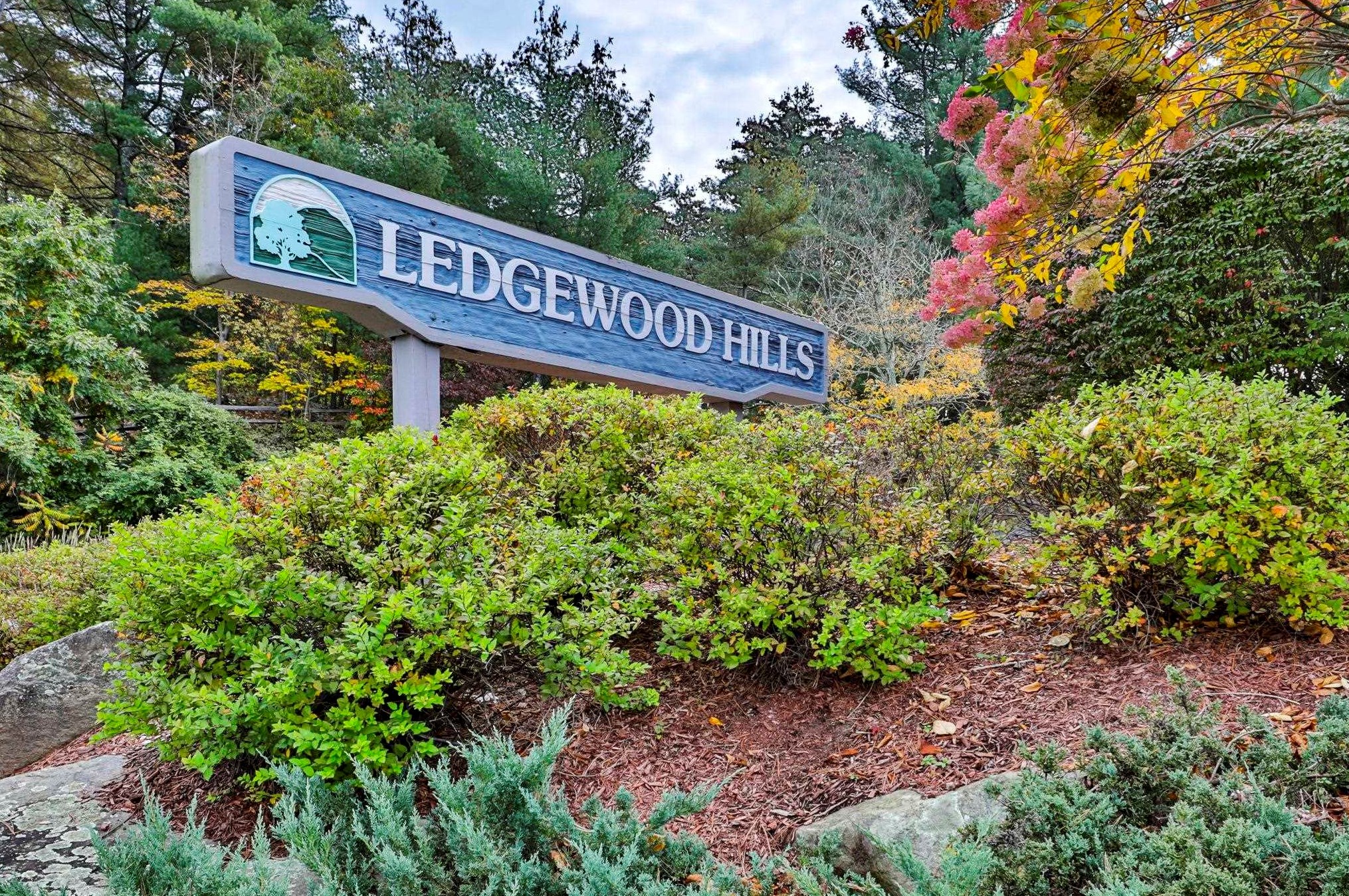 30 Ledgewood Hills Dr #302, Nashua, NH 03062