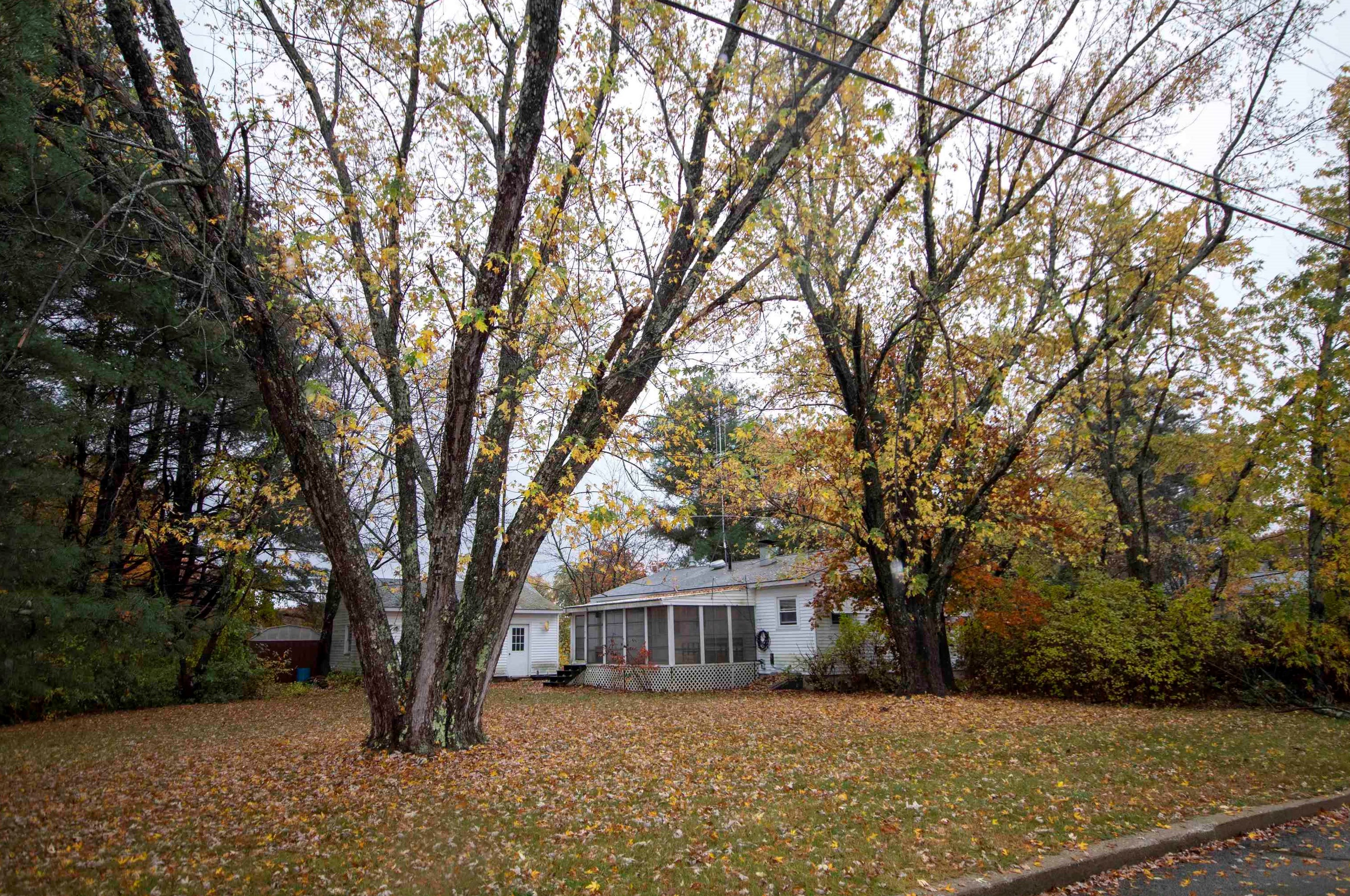 255 Greeley St, Manchester NH  03102-2337 exterior