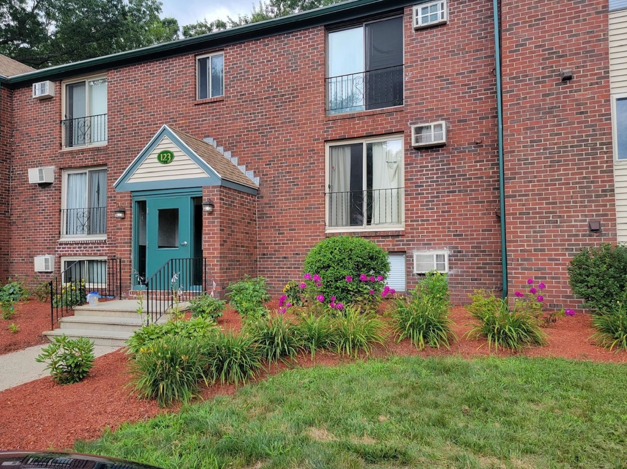 123 English Village Rd #304, Manchester, NH 03102