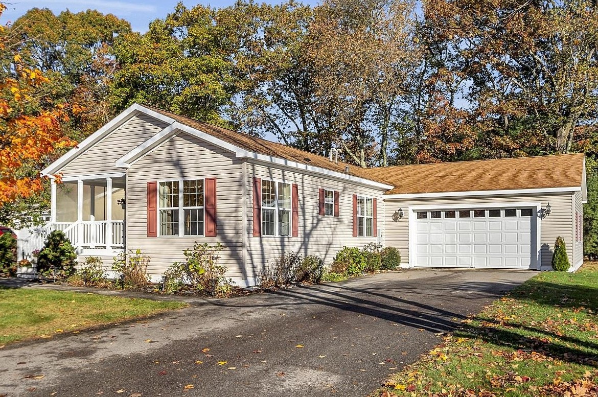 22 Aspen Way, North Hampton, NH 03862
