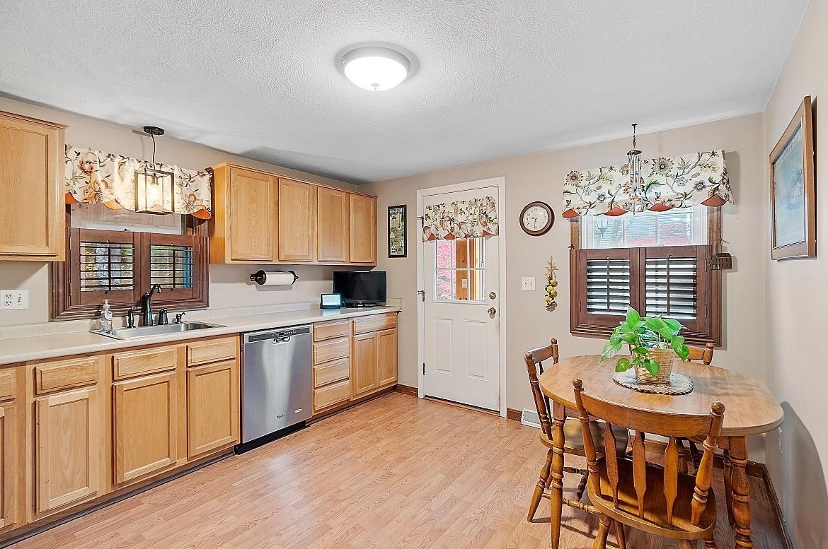 92 Nottingham Dr, Nashua, NH 03062